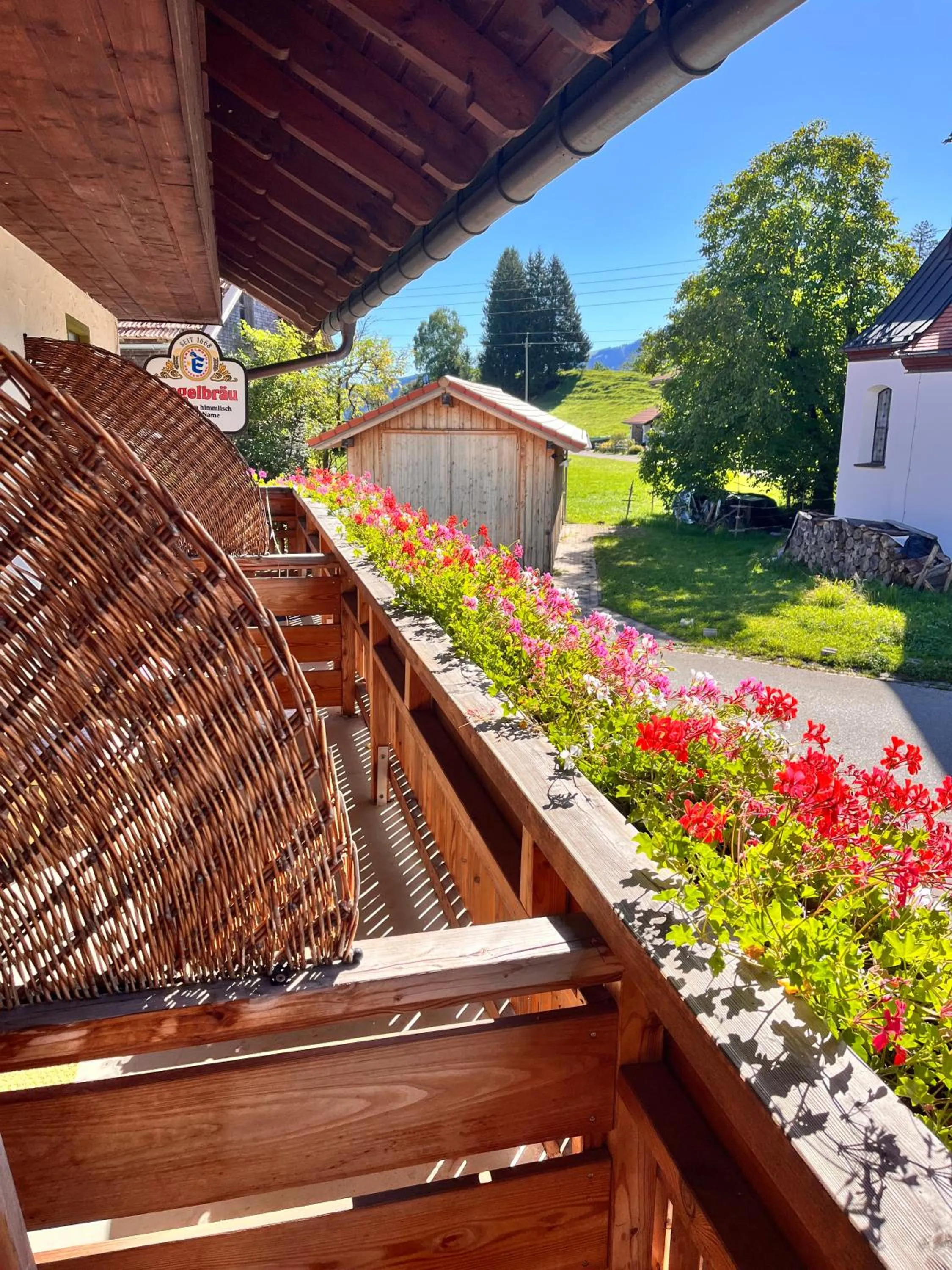 Balcony/Terrace in Goldiger Hirsch B&B mit Gemeinschaftsküche
