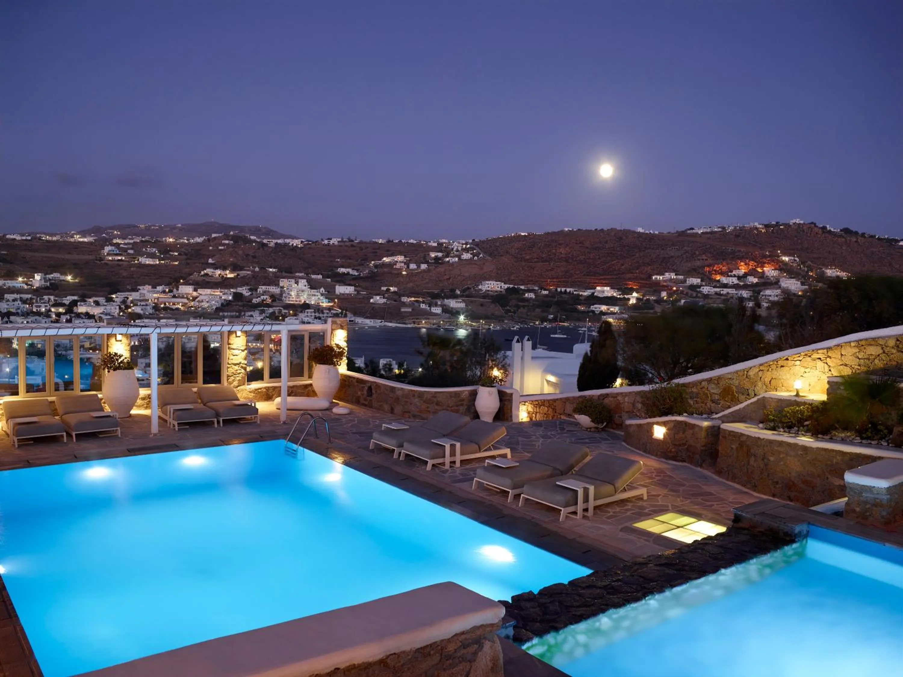 Night in Kallos of Mykonos - previous Leonis Summer Houses