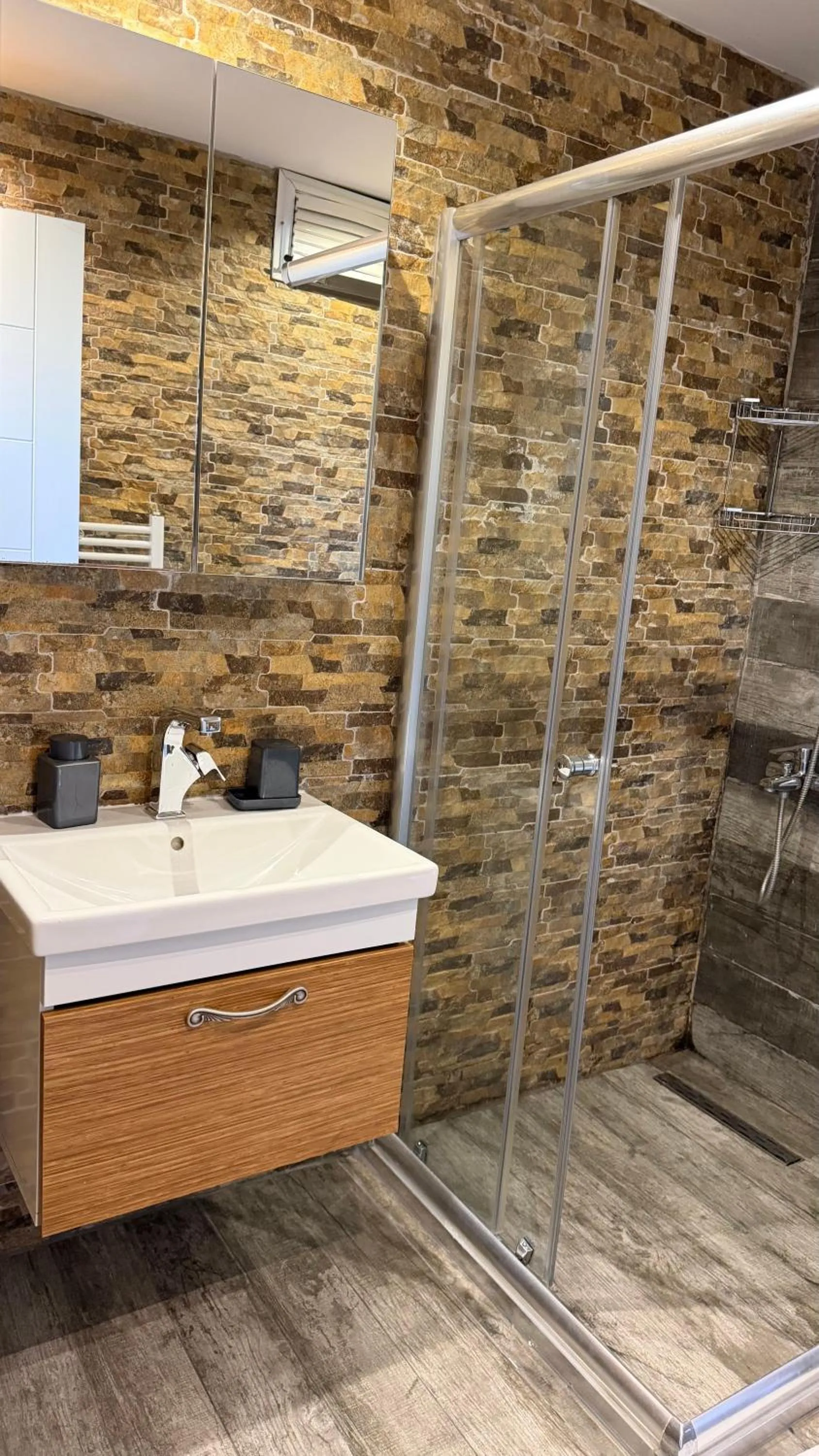 Shower in Deluxe Beach Residence