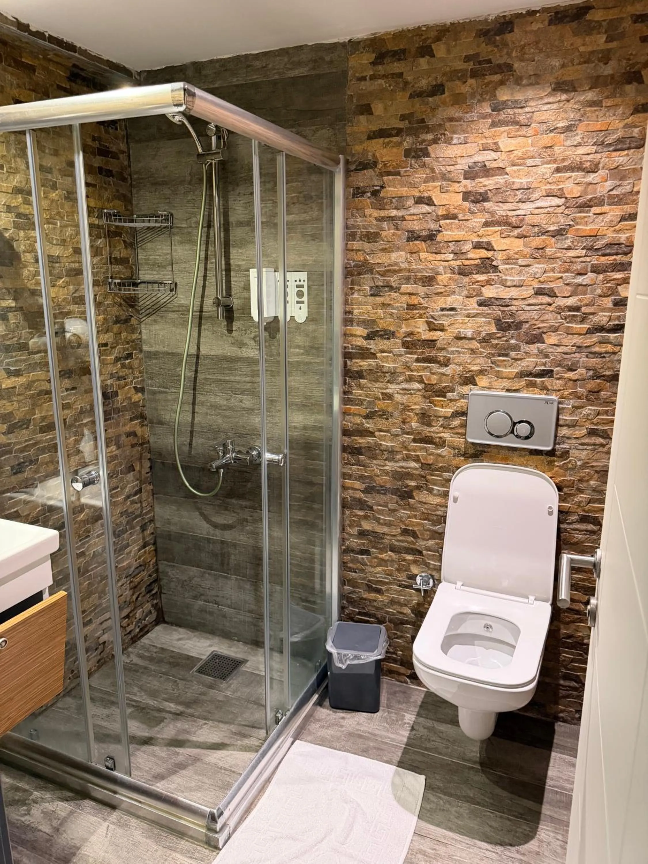 Shower in Deluxe Beach Residence