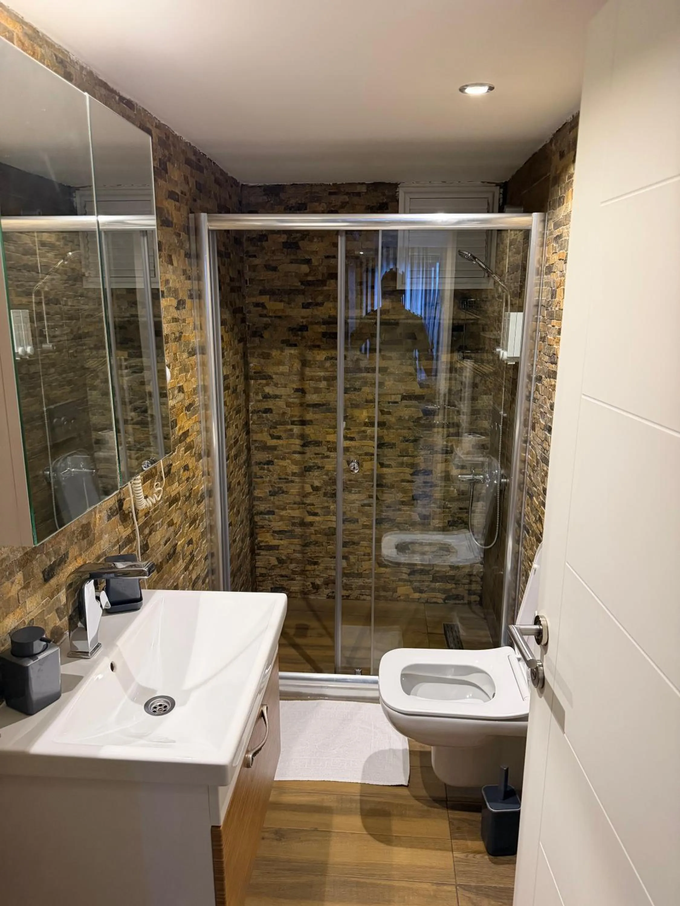 Shower in Deluxe Beach Residence