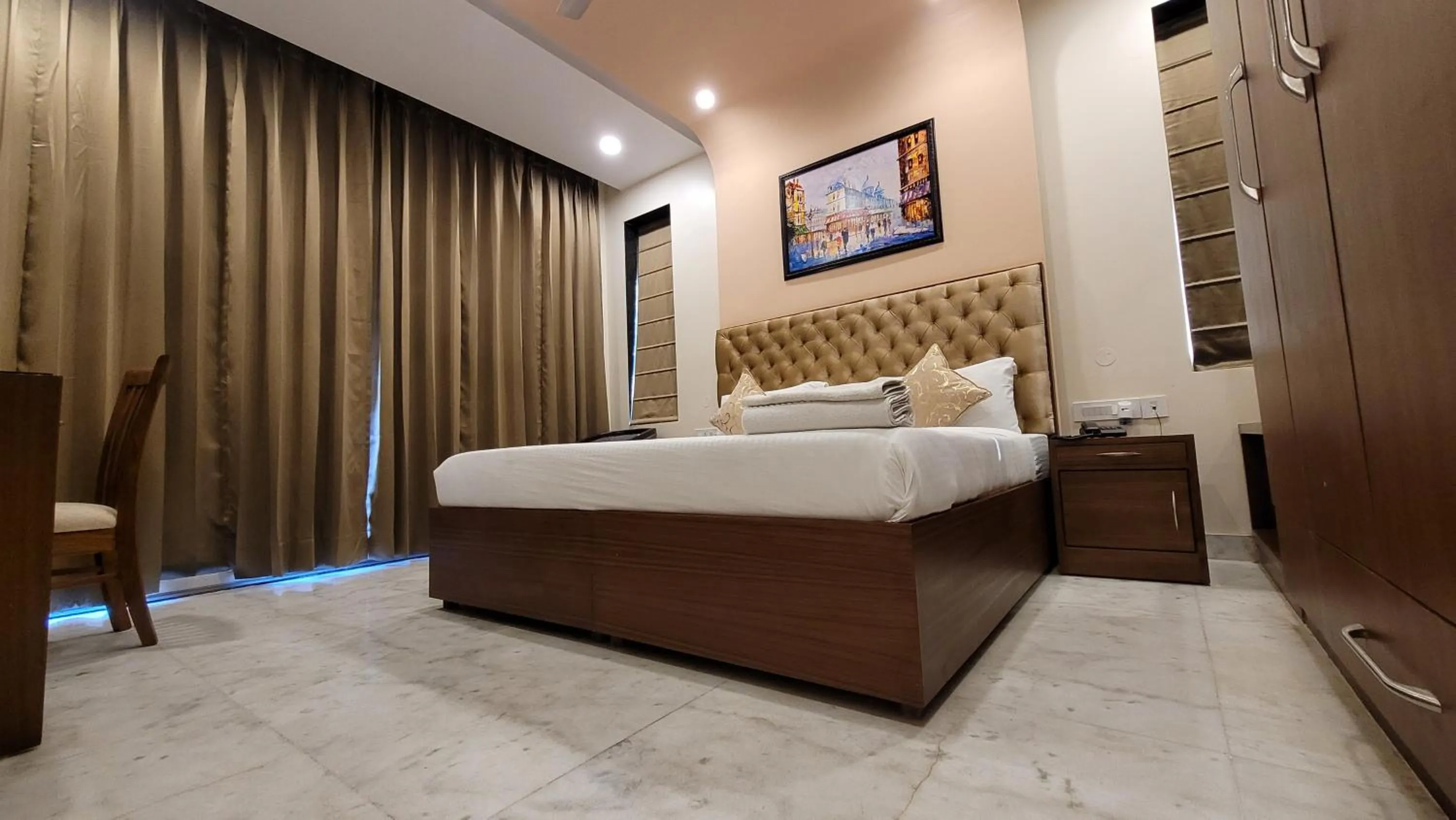 Bed in JMD Residency