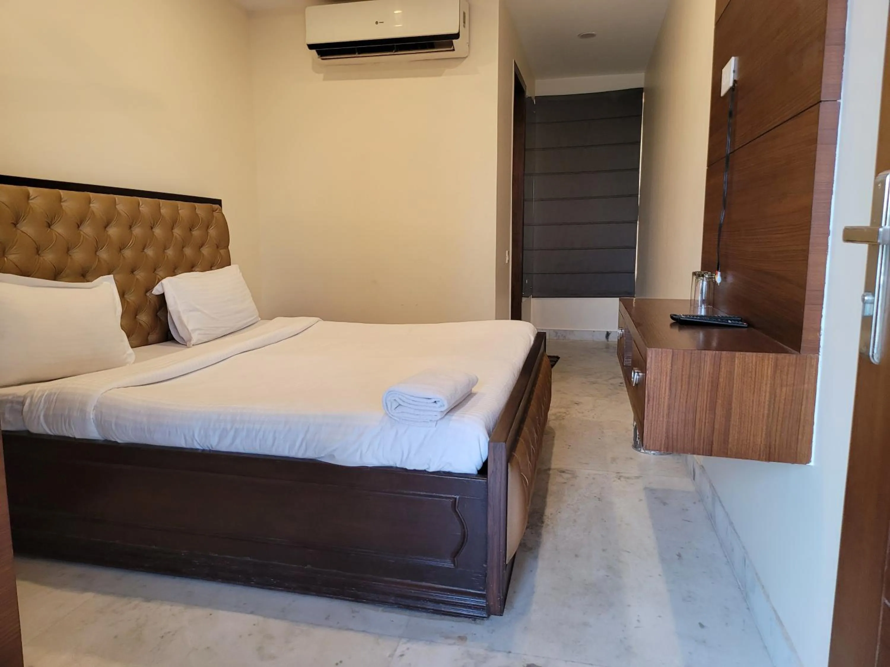 TV and multimedia, Bed in JMD Residency