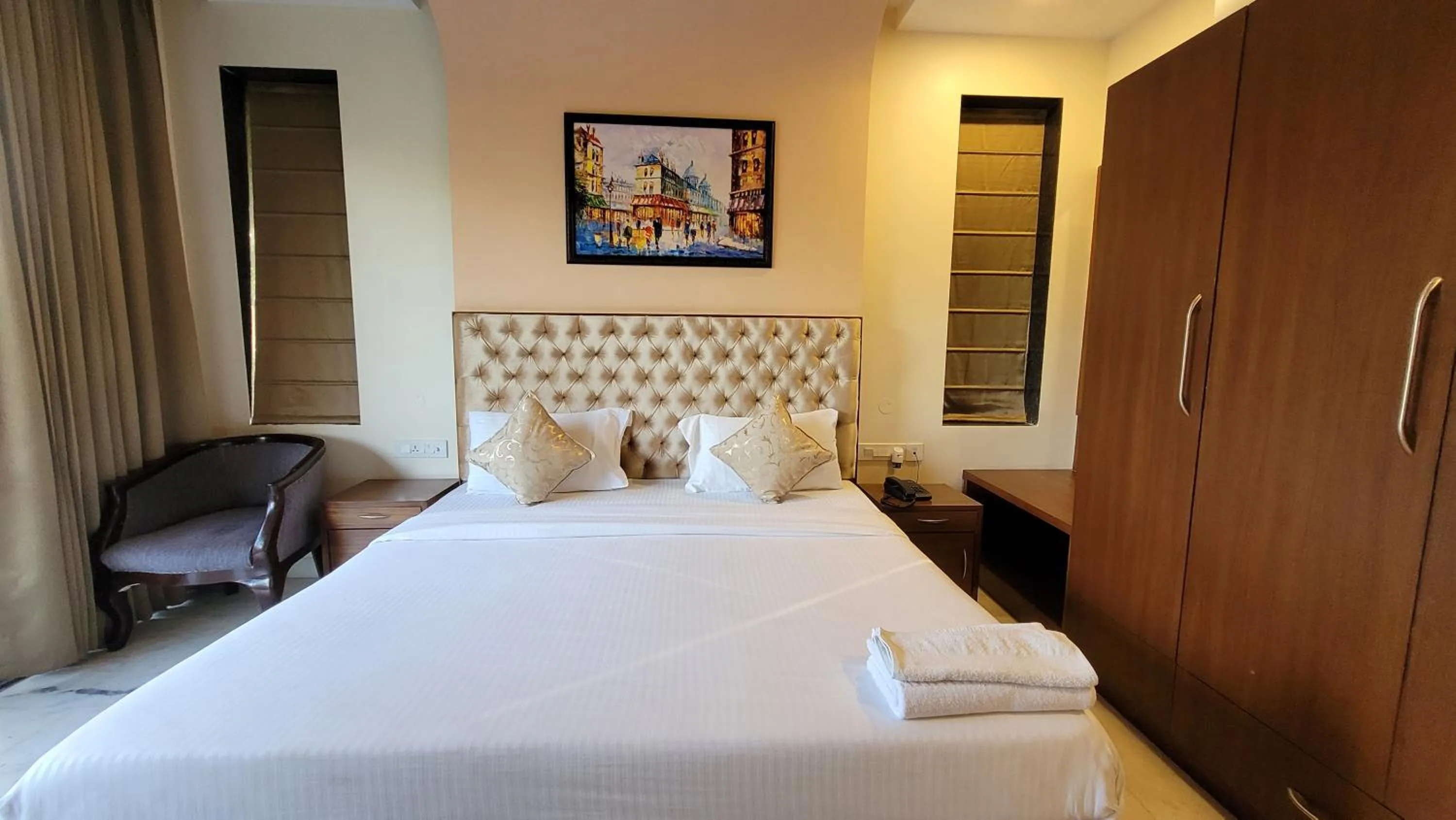 Bed in JMD Residency