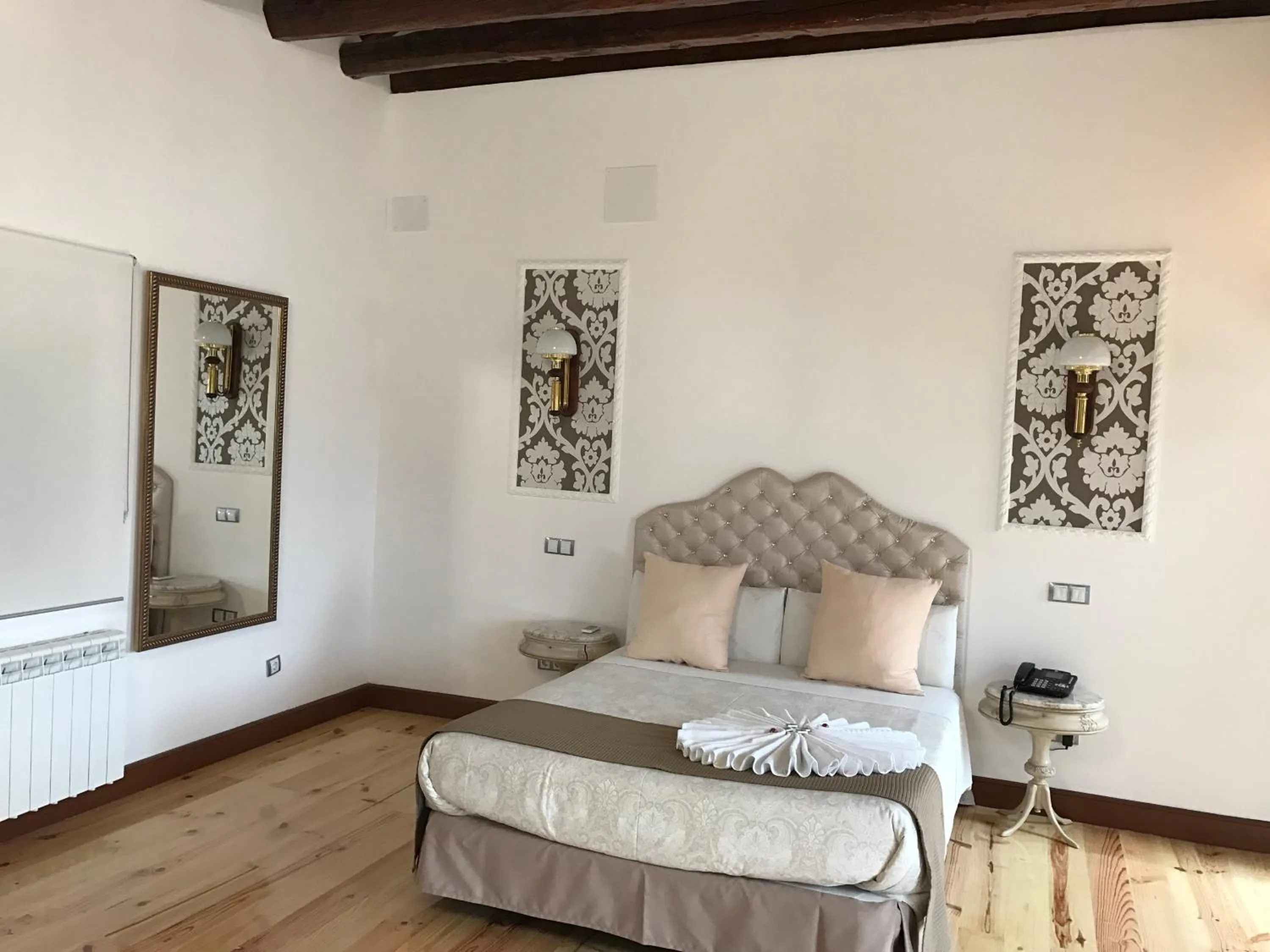 Bed in Hostal Central Palace Madrid