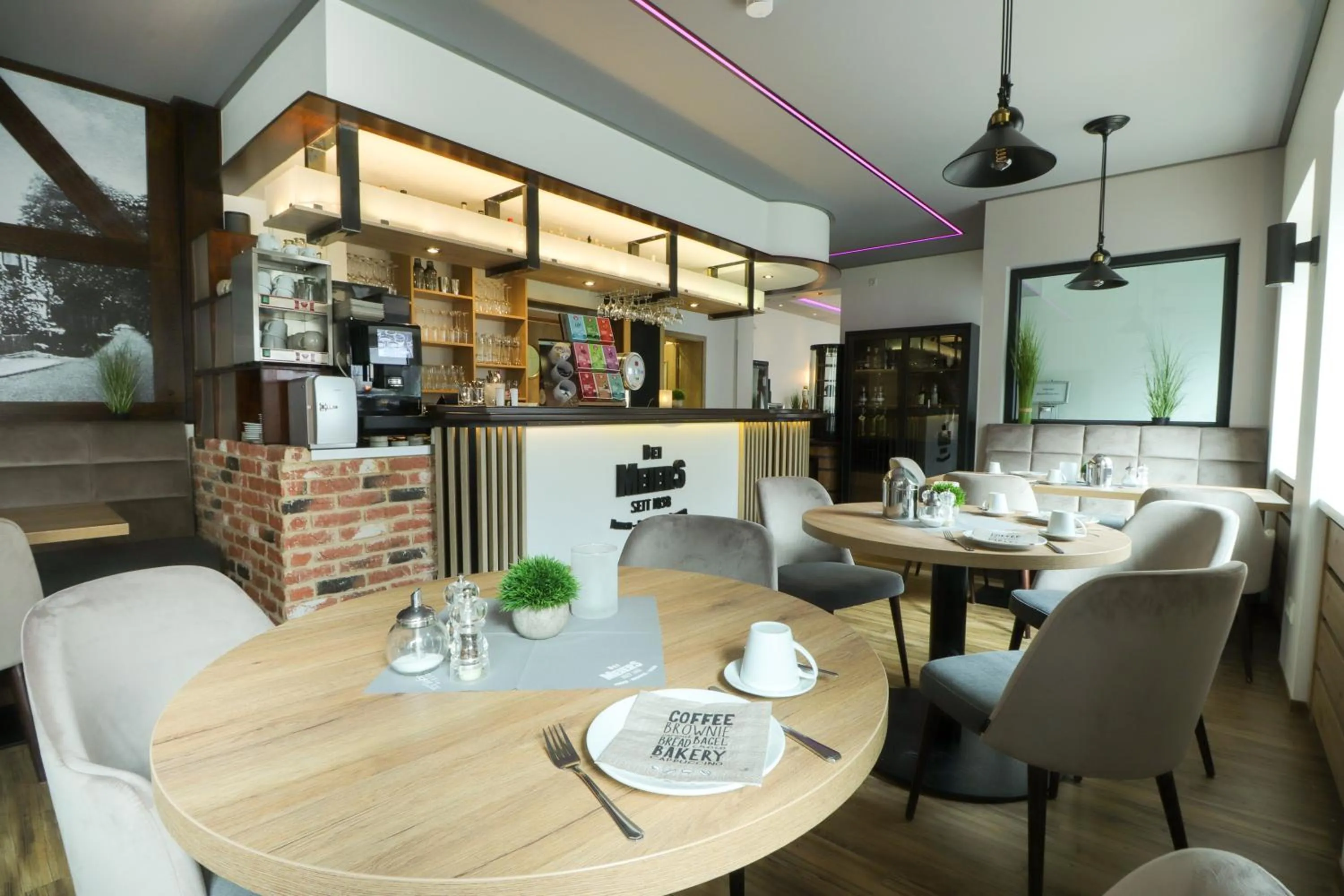 Restaurant/places to eat in Hotel Am Dalwigker Tor