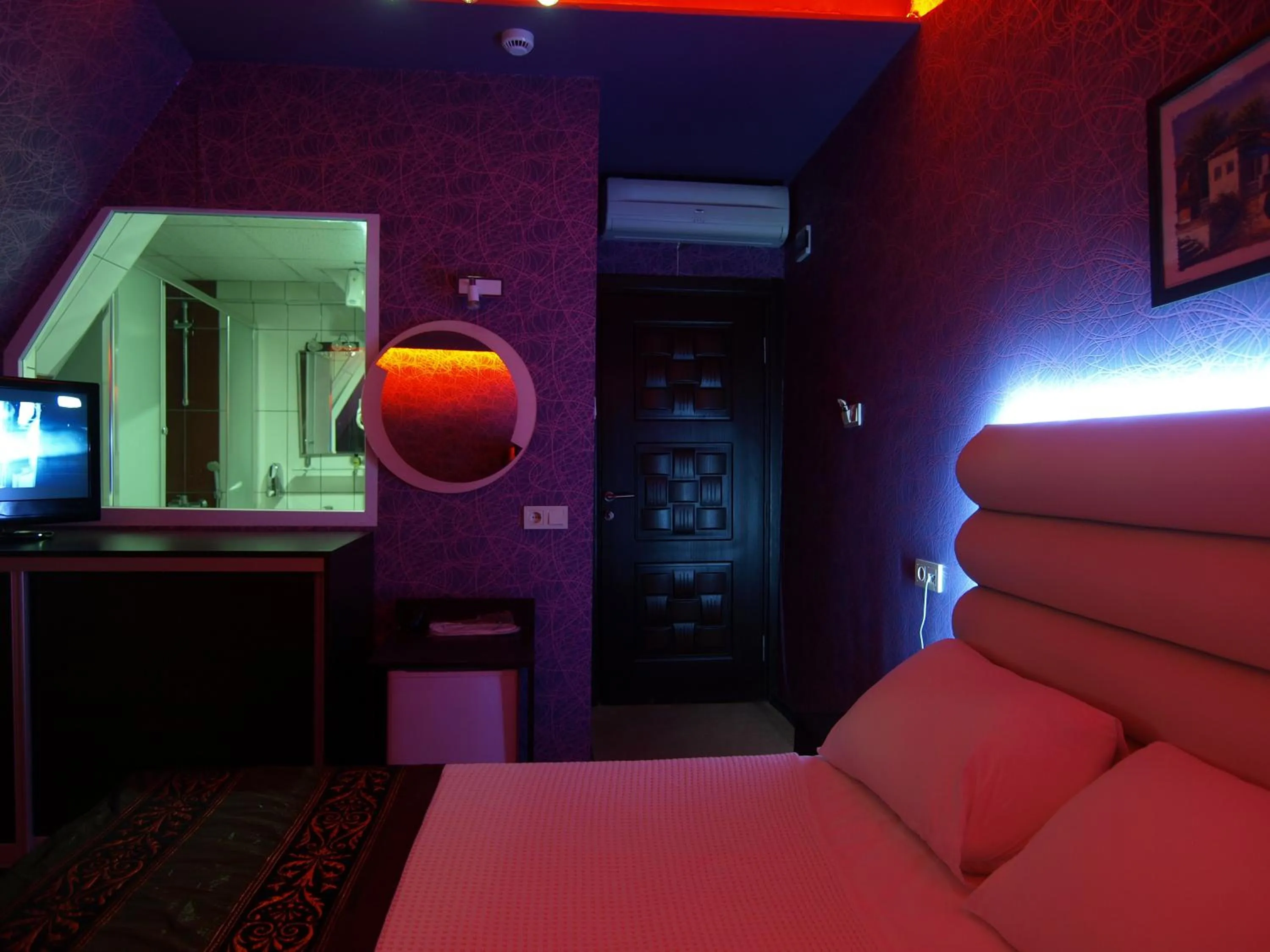 Photo of the whole room, Bed in Hotel Timya