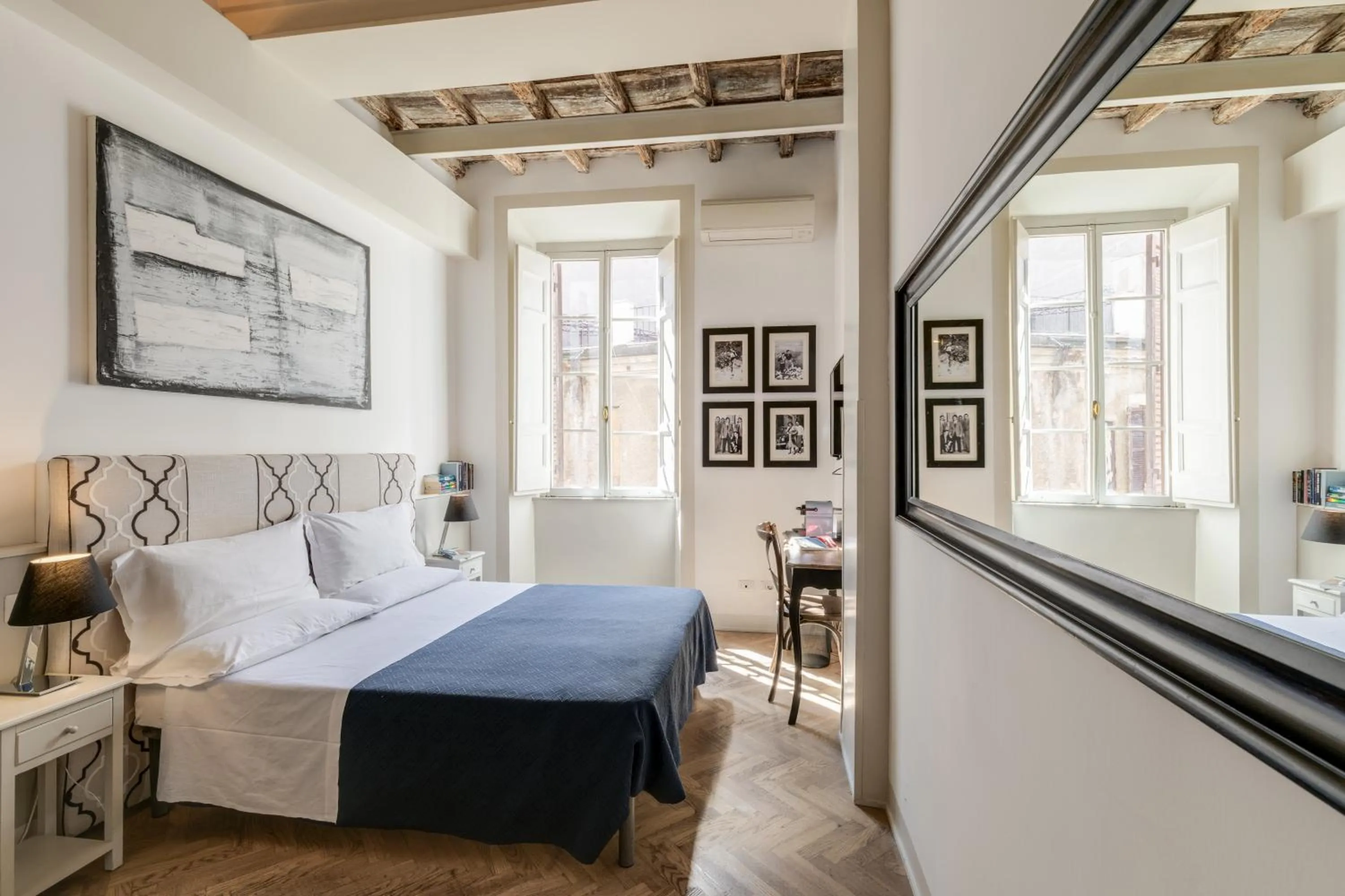 Photo of the whole room, Bed in The Bluehostel