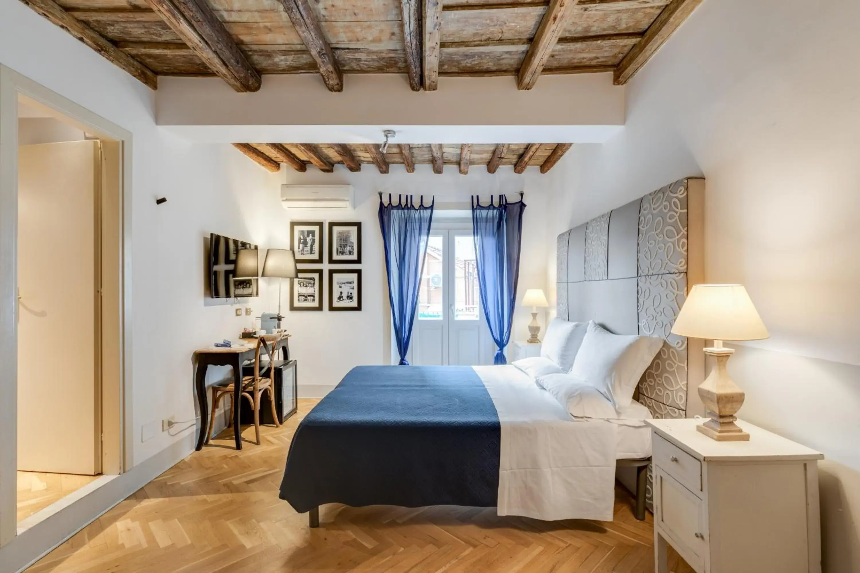 Bed in The Bluehostel Bed in The Bluehostel