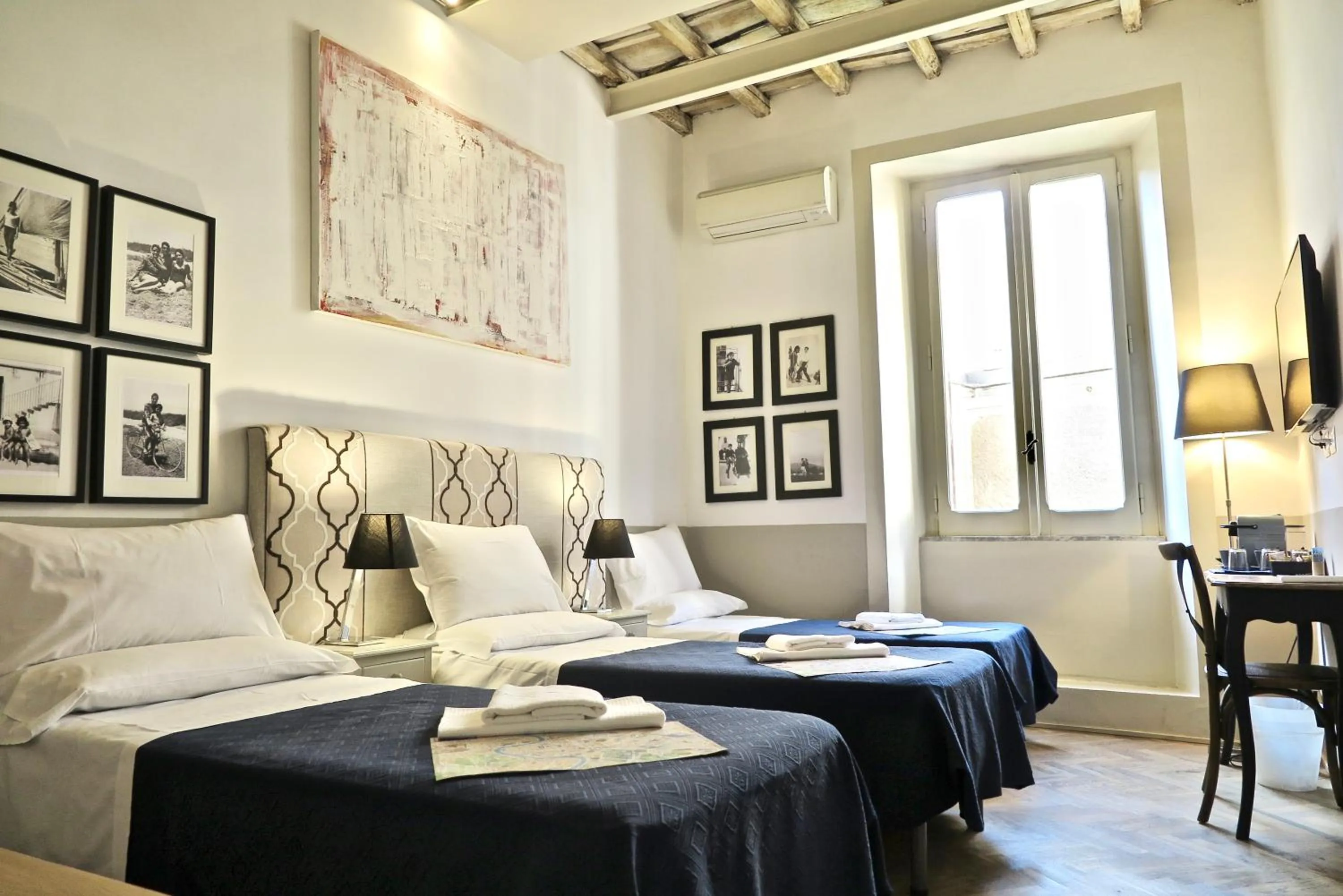 Bedroom, Bed in The Bluehostel