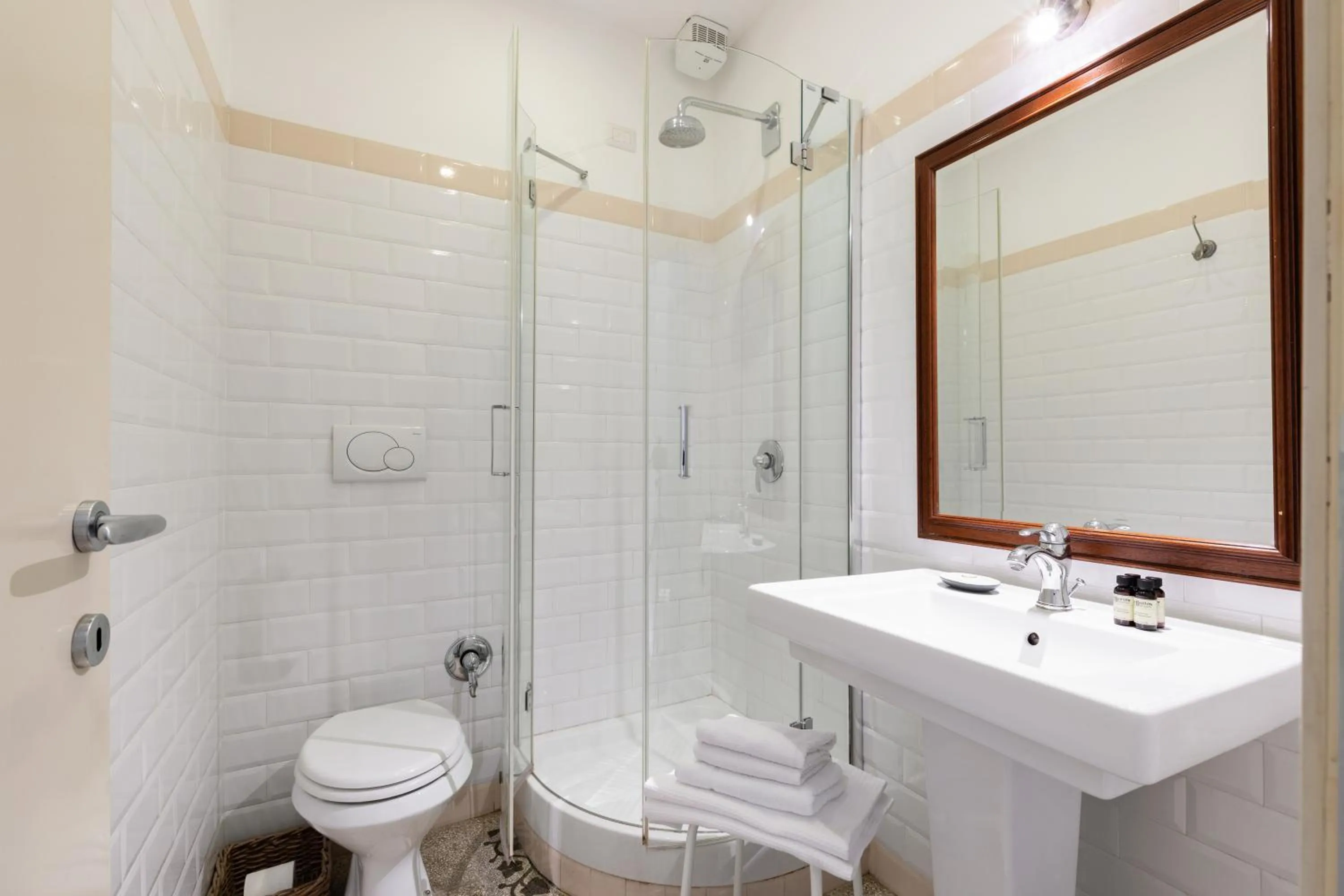 Toilet in The Bluehostel