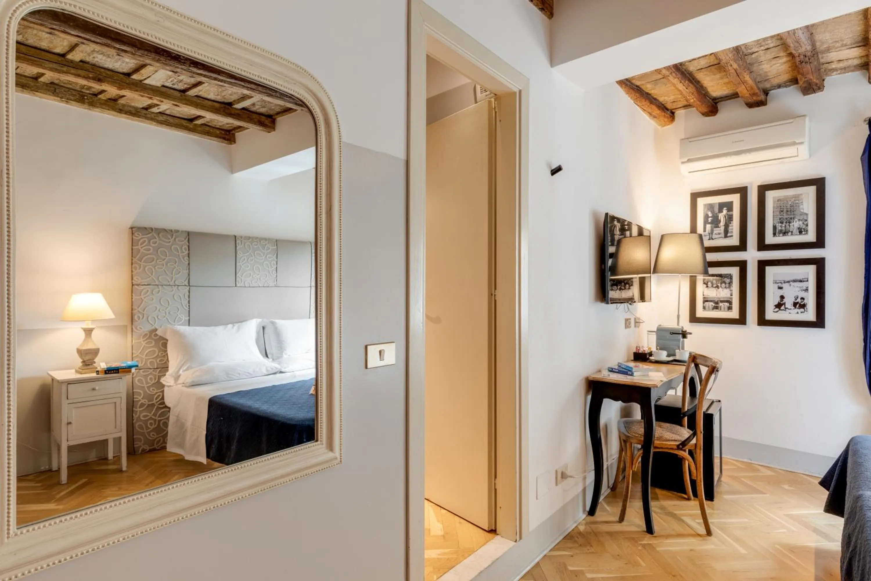 Bathroom, Bed in The Bluehostel