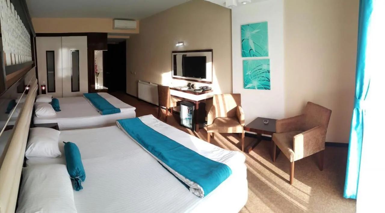 TV and multimedia, Bed in Hotel La Bella Soma