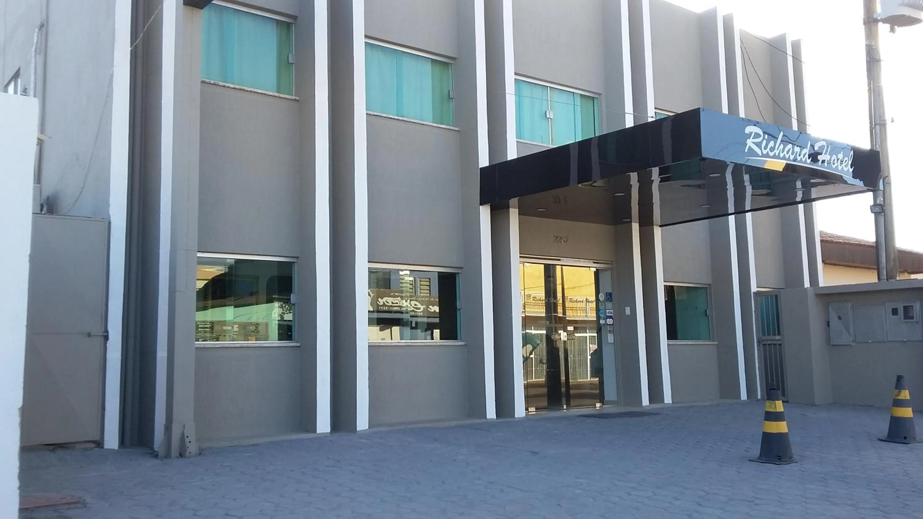 Facade/entrance in Richard Hotel