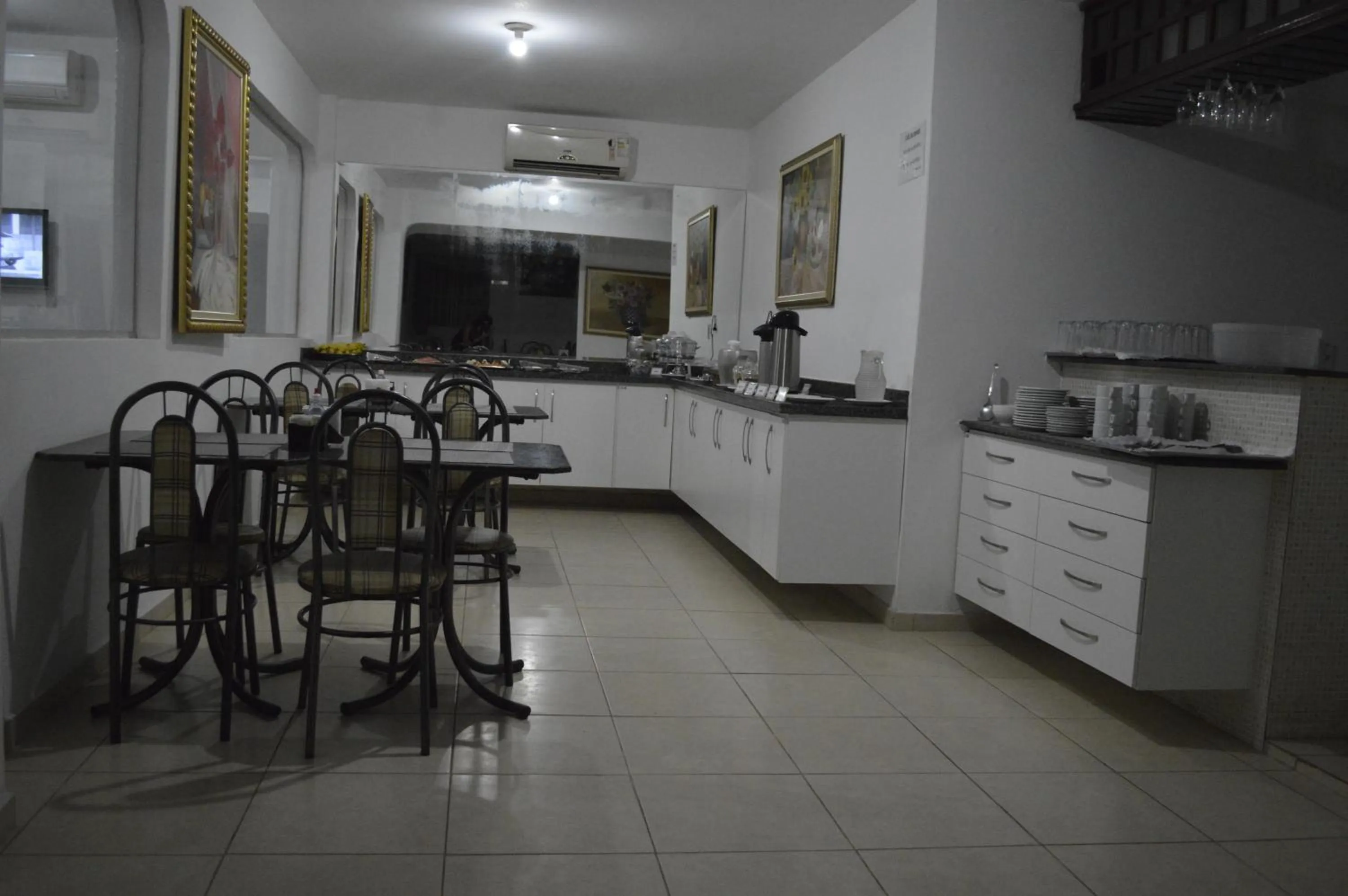 Dining area in Richard Hotel
