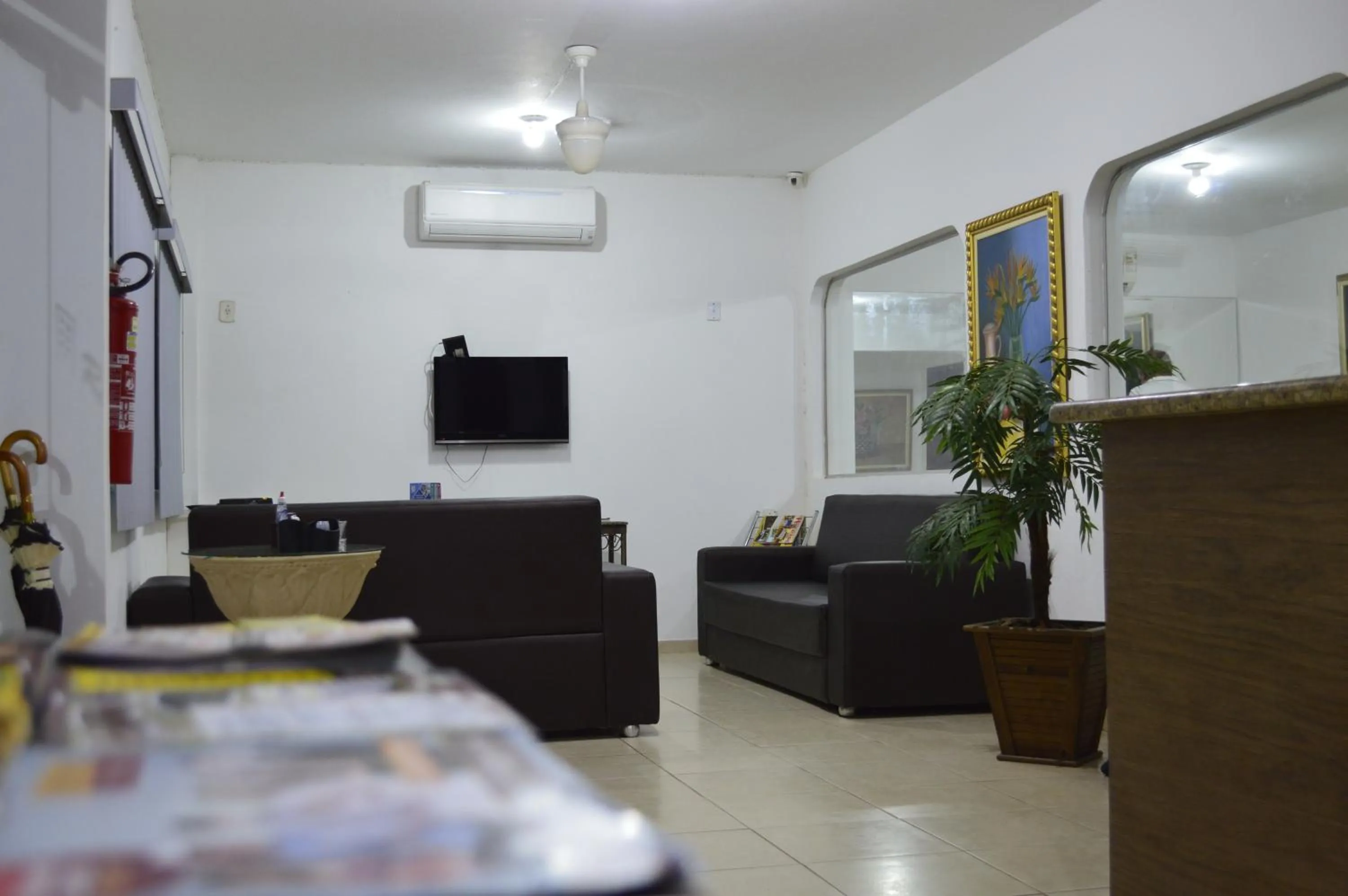 Communal lounge/ TV room in Richard Hotel