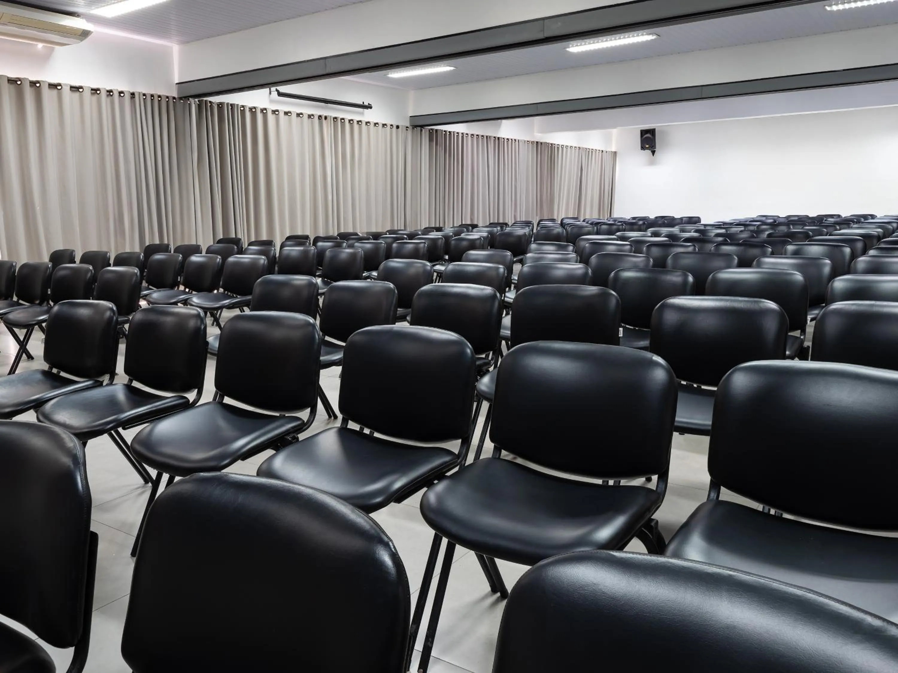 Banquet/Function facilities in Carlton Suítes Limeira
