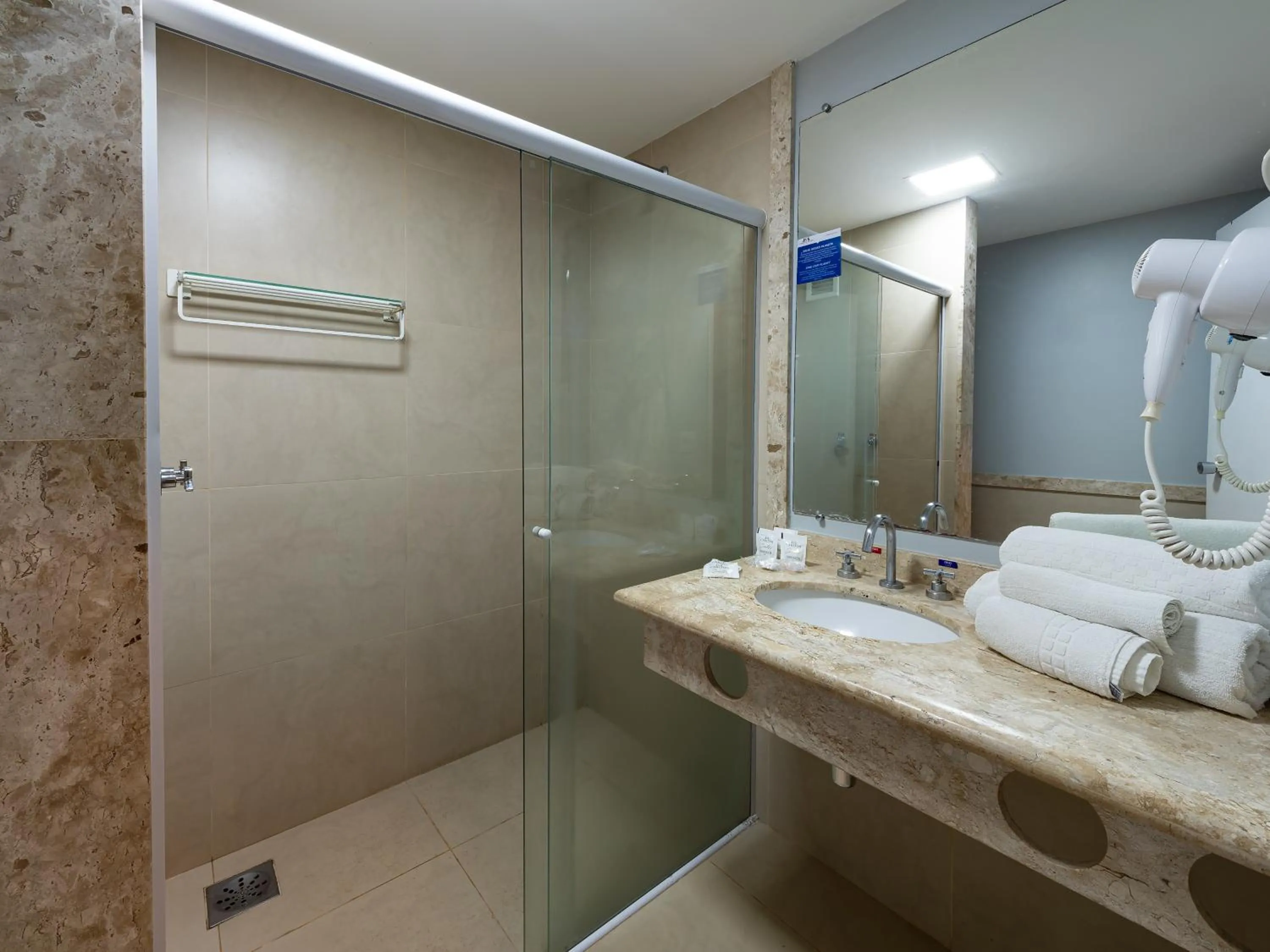 Bedroom in Carlton Suítes Limeira