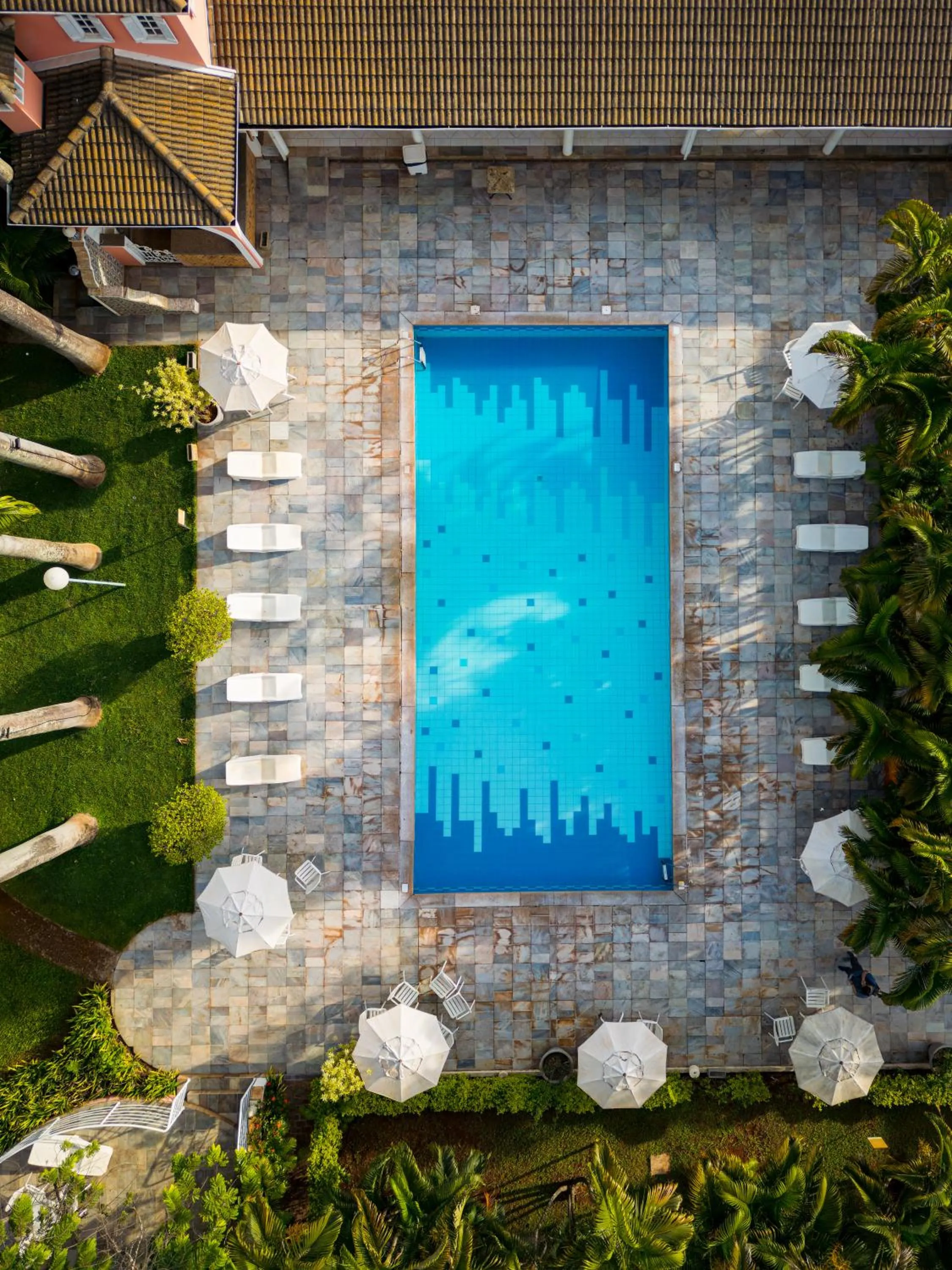 Swimming pool in Carlton Suítes Limeira