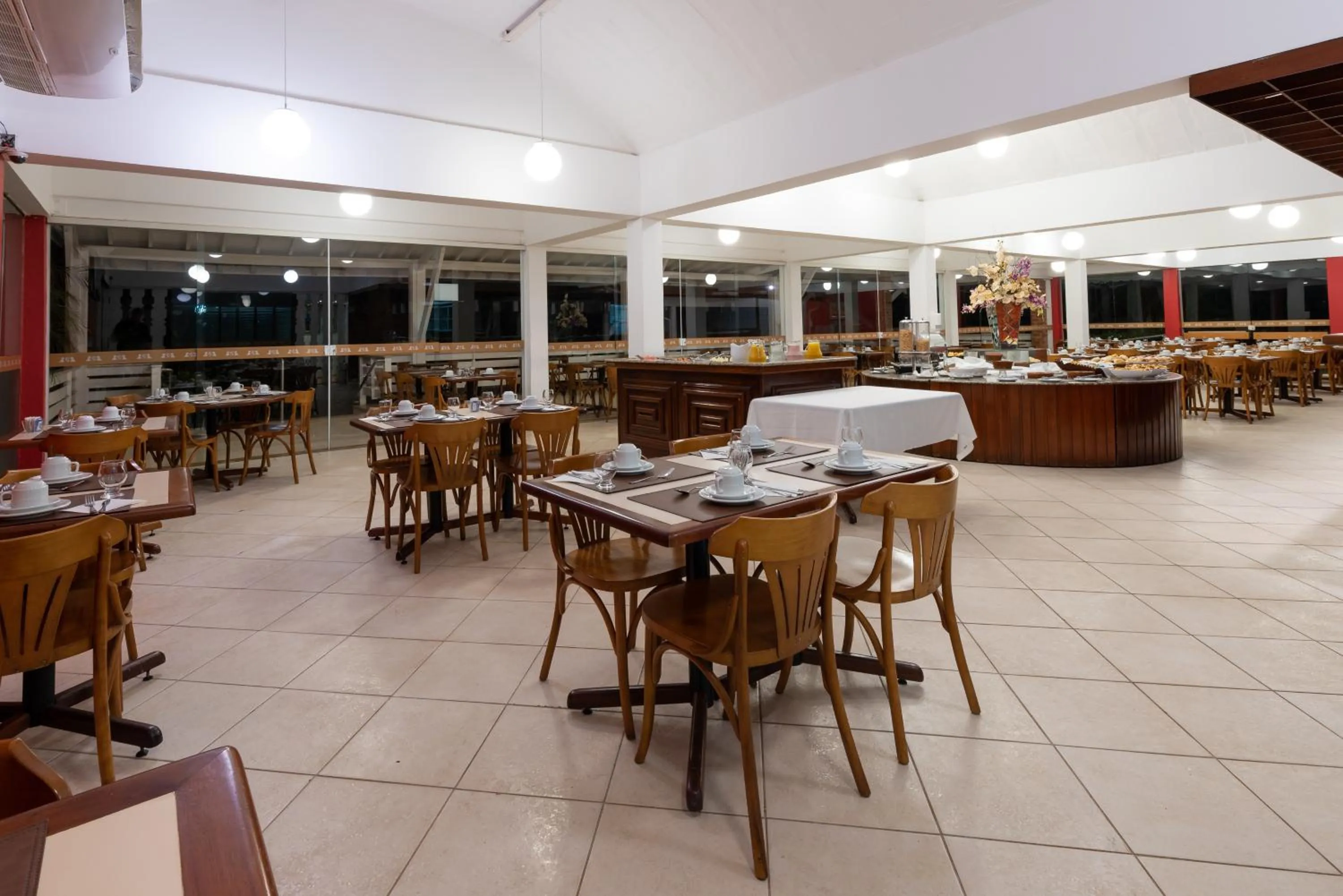 Restaurant/places to eat in Carlton Suítes Limeira