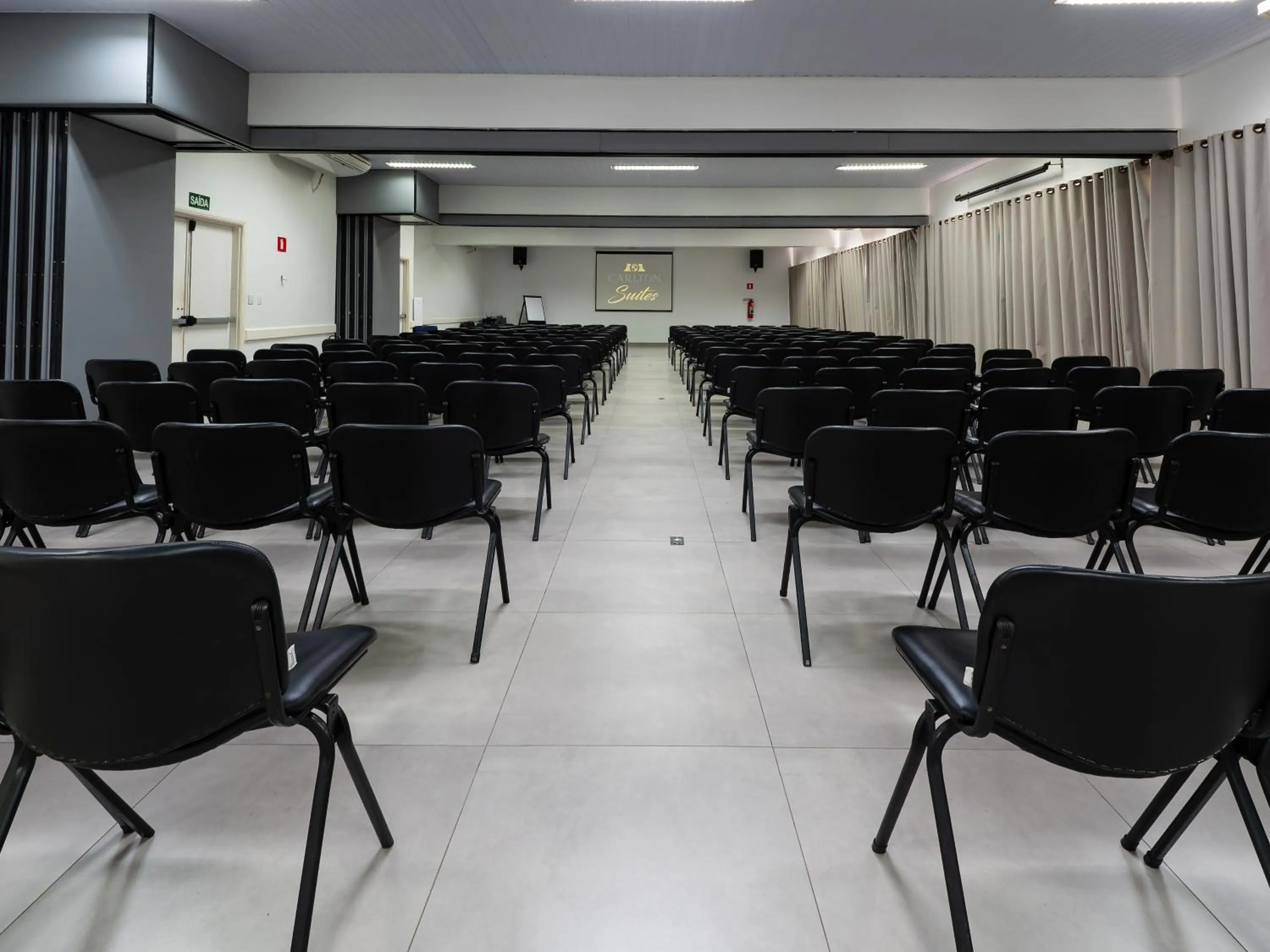 Banquet/Function facilities in Carlton Suítes Limeira