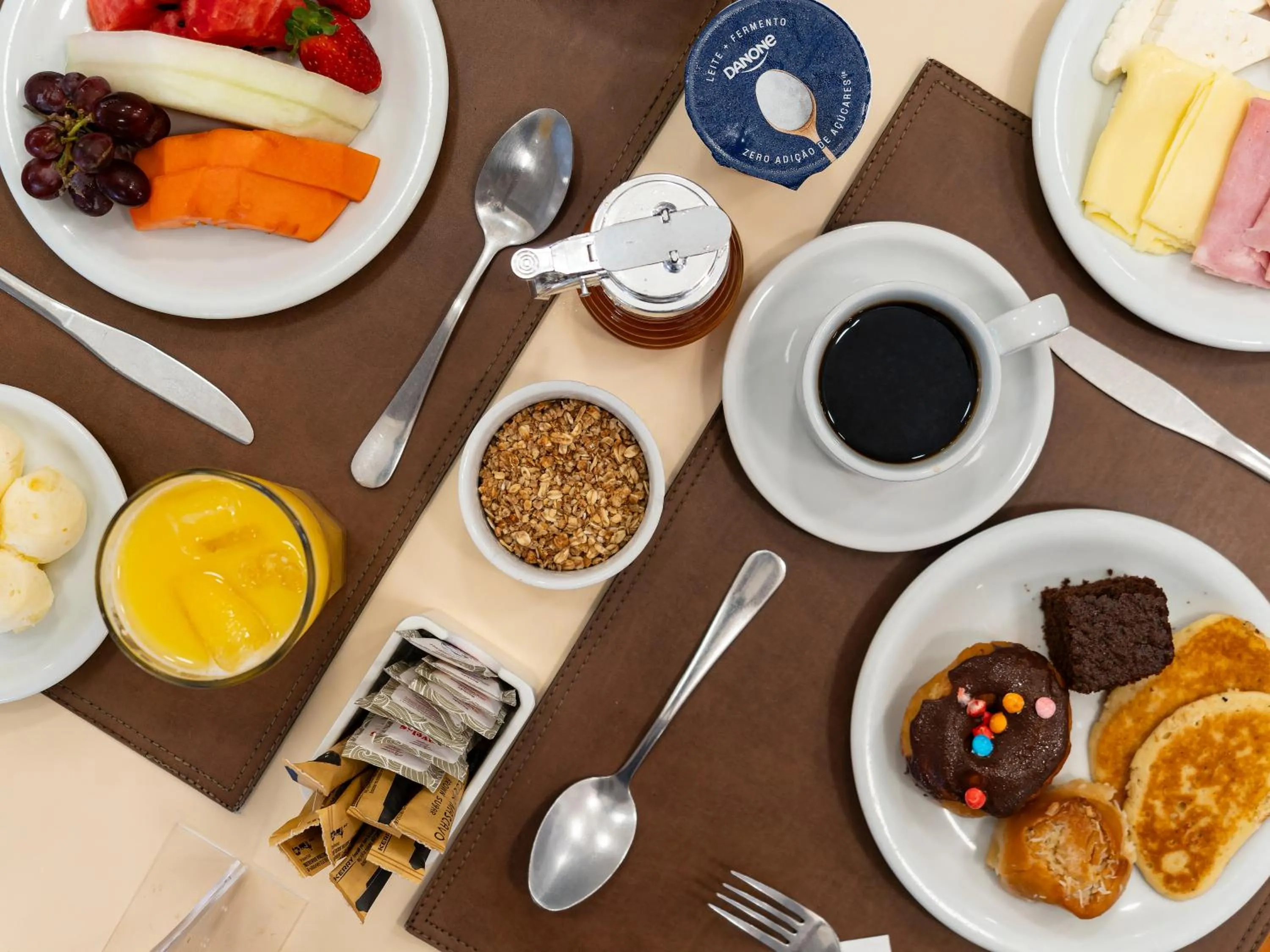 Breakfast in Carlton Suítes Limeira