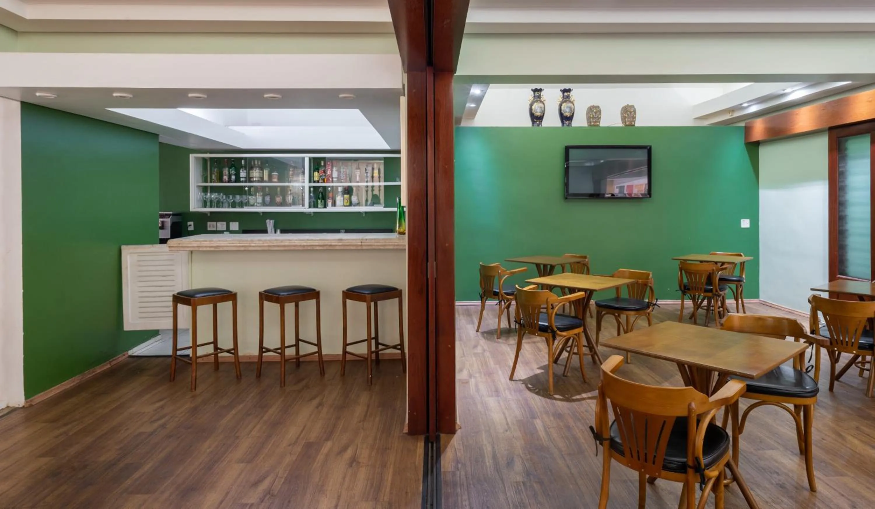 Communal lounge/ TV room in Carlton Suítes Limeira