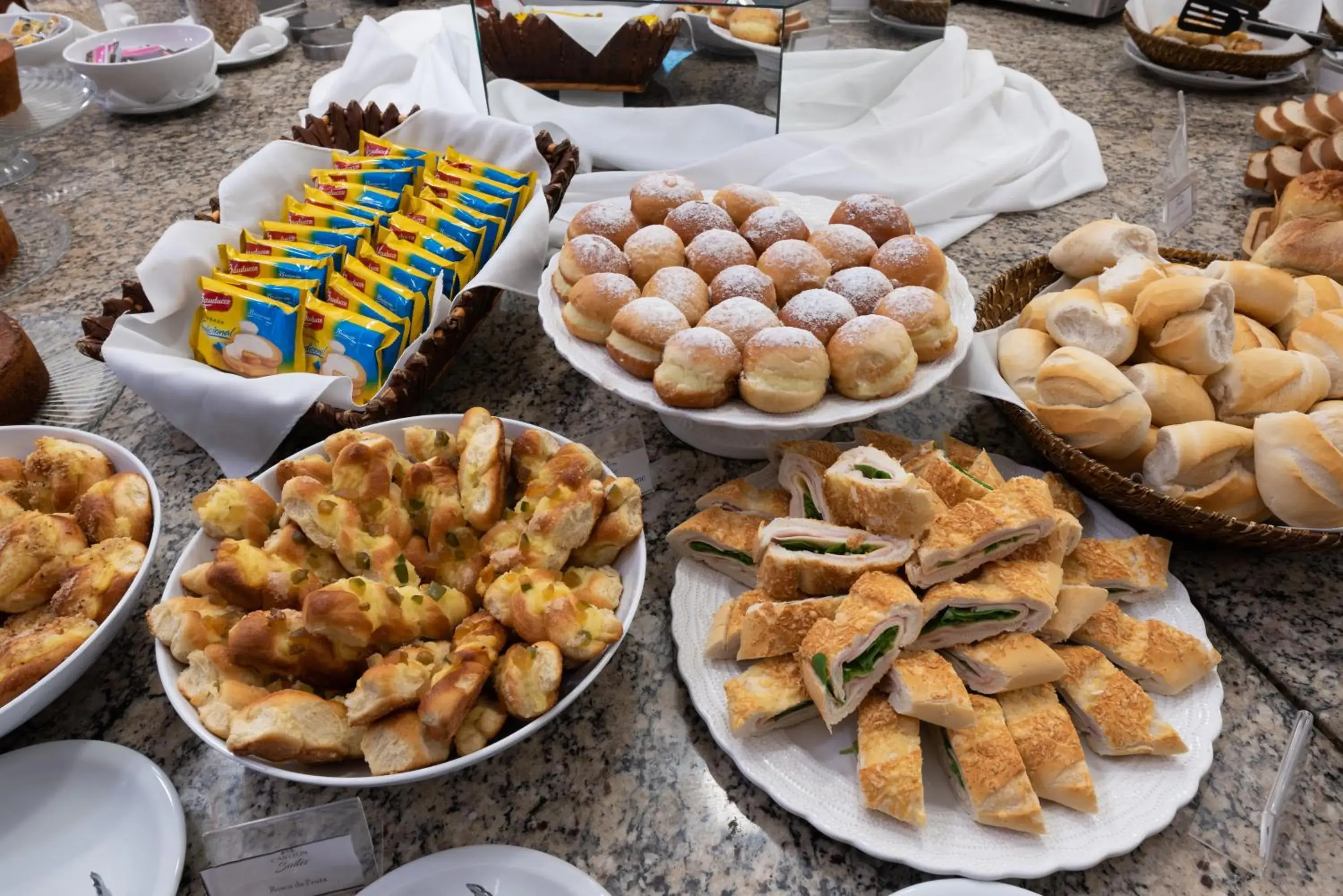 Buffet breakfast in Carlton Suítes Limeira Buffet breakfast in Carlton Suítes Limeira