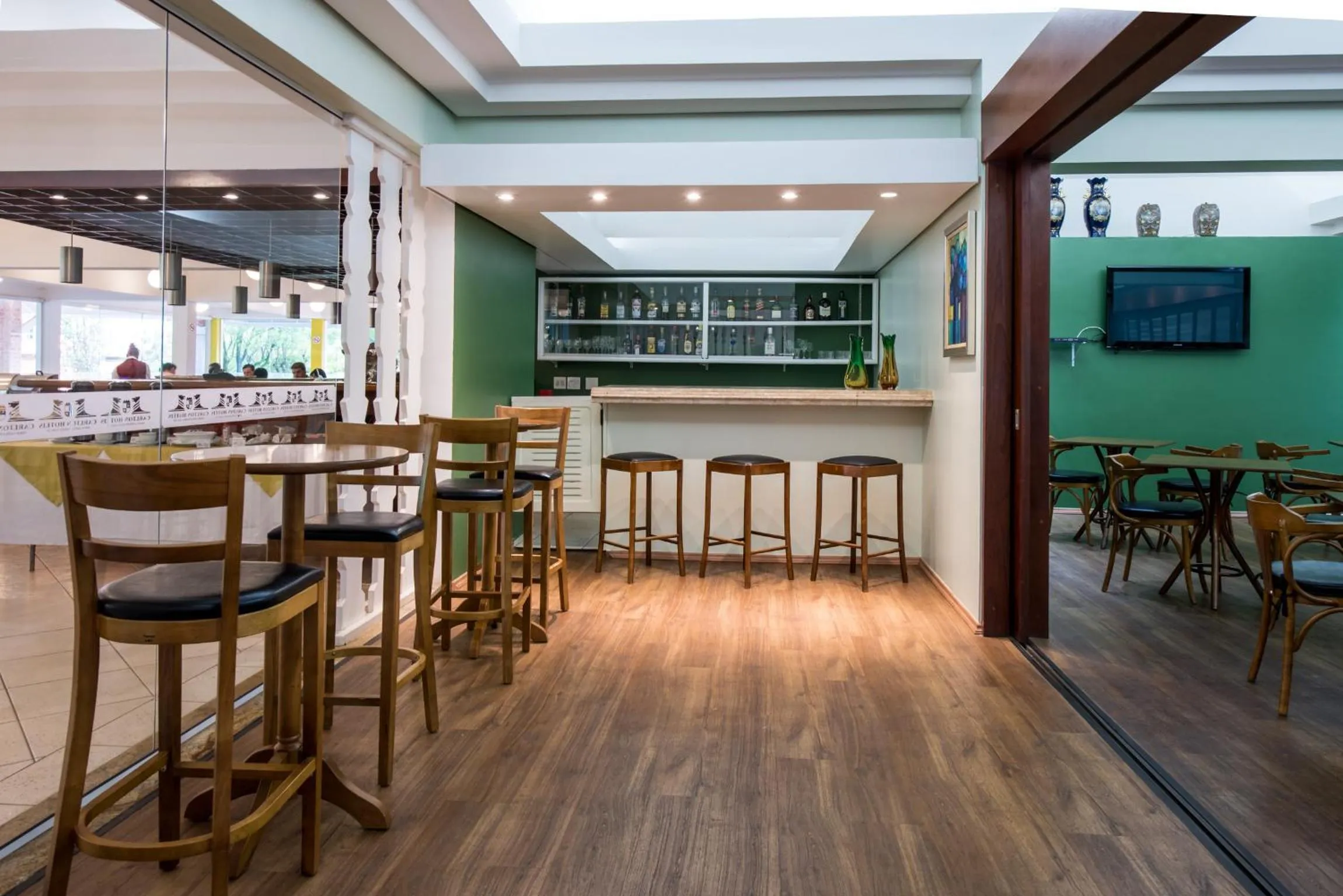 Lounge or bar in Carlton Suítes Limeira