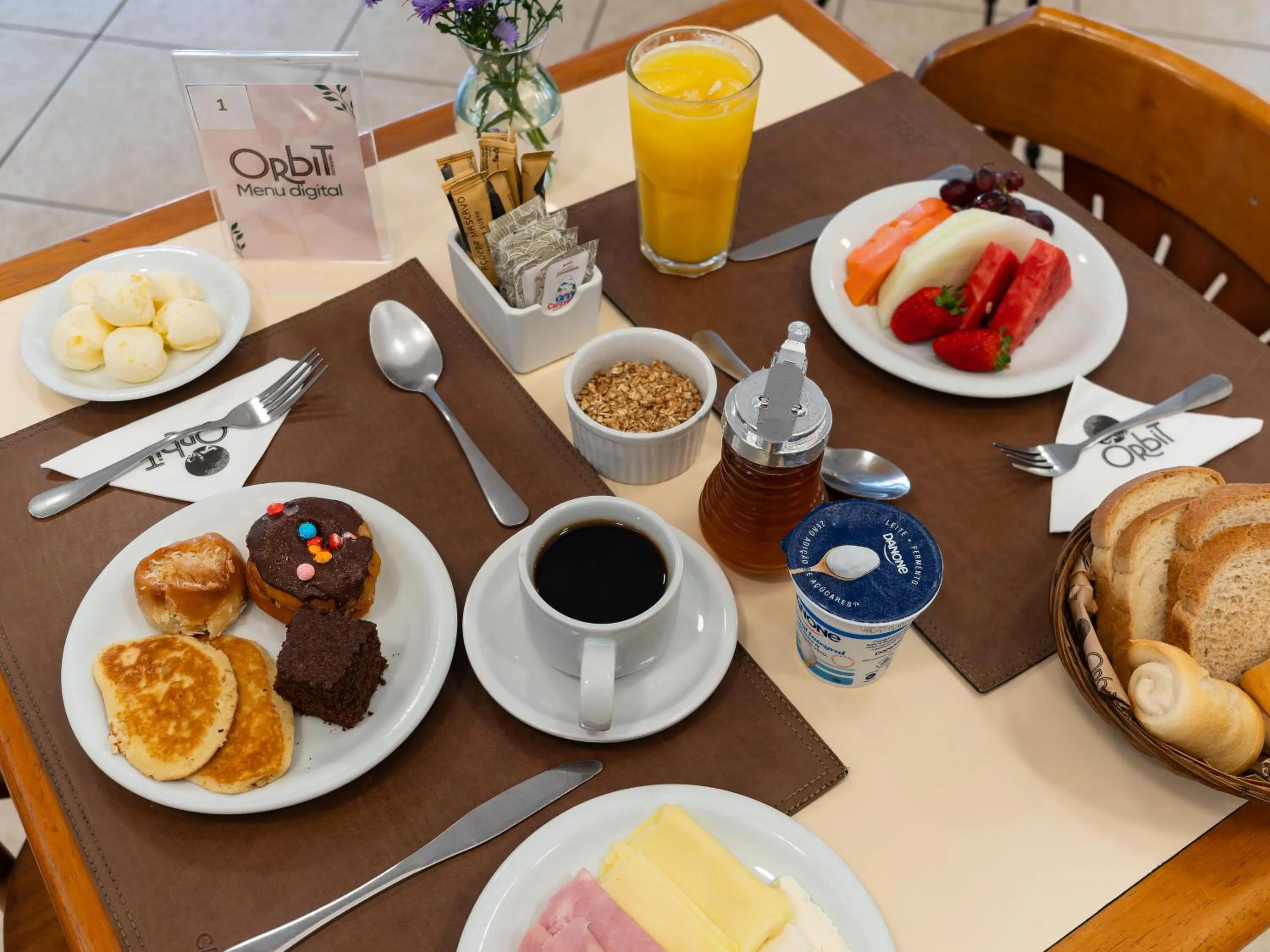 Breakfast in Carlton Suítes Limeira