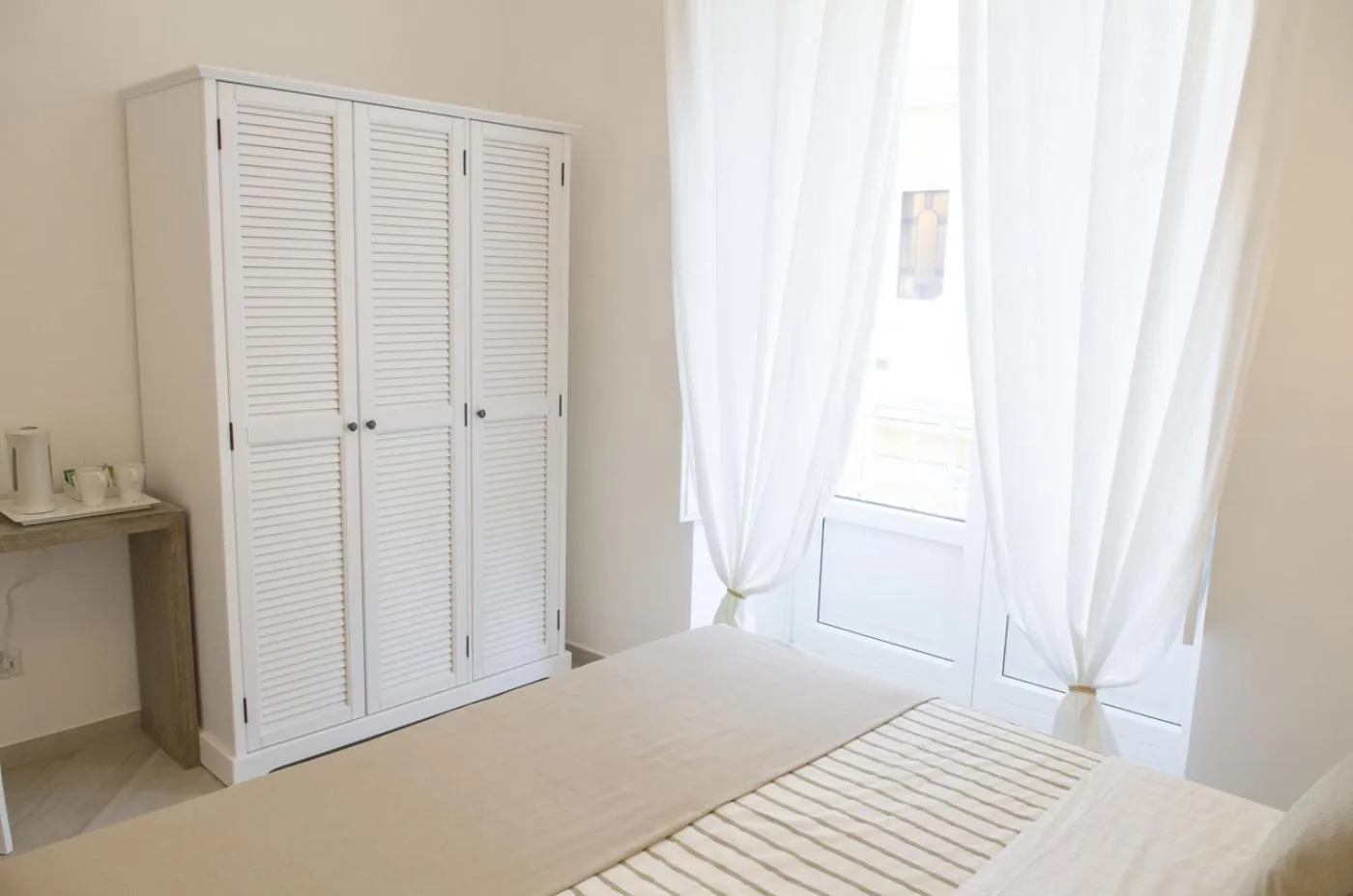 Bed in Palazzo Spasiano rooms - SORRENTO CENTER