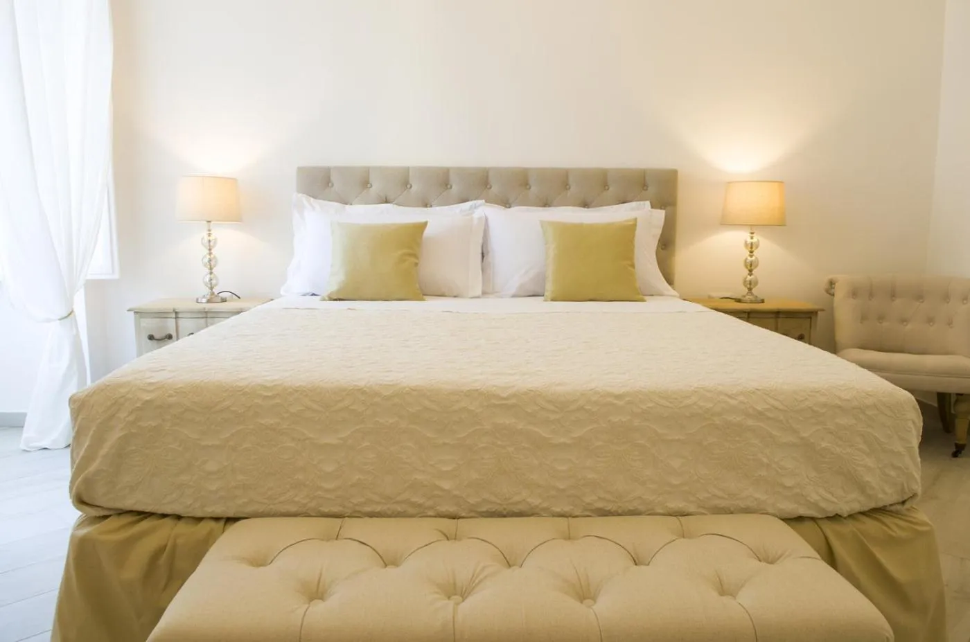 Bed in Palazzo Spasiano rooms - SORRENTO CENTER