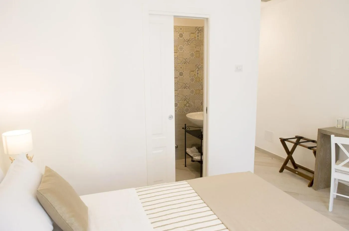 Bed in Palazzo Spasiano rooms - SORRENTO CENTER