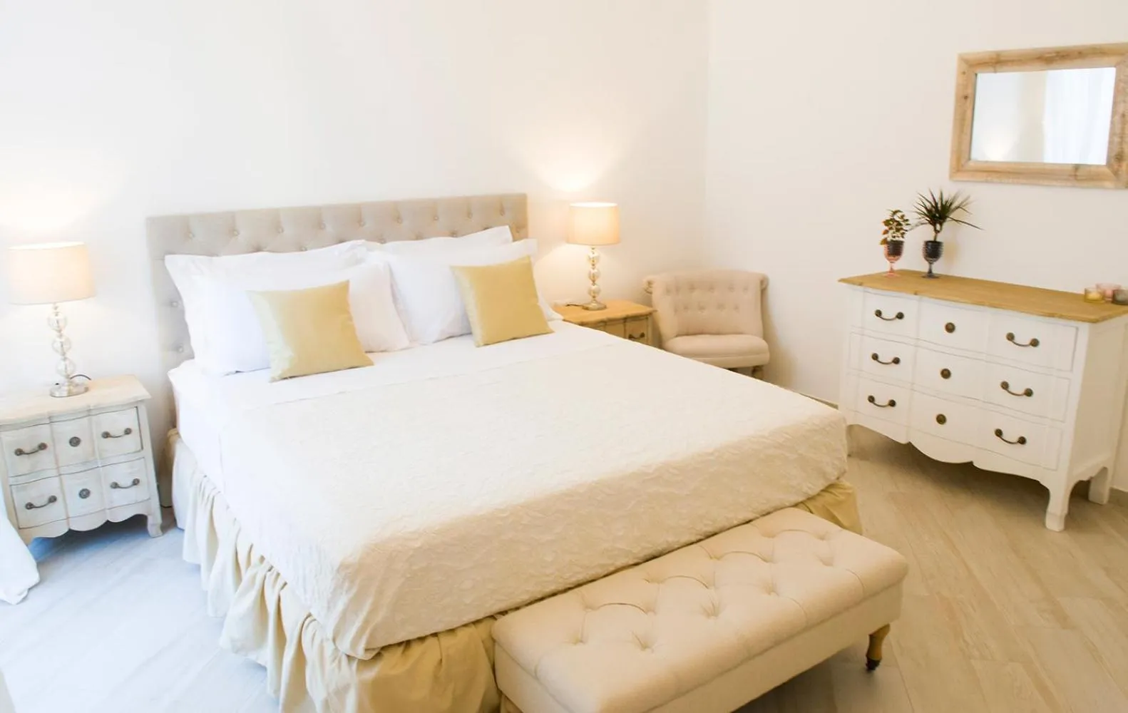 Photo of the whole room, Bed in Palazzo Spasiano rooms - SORRENTO CENTER