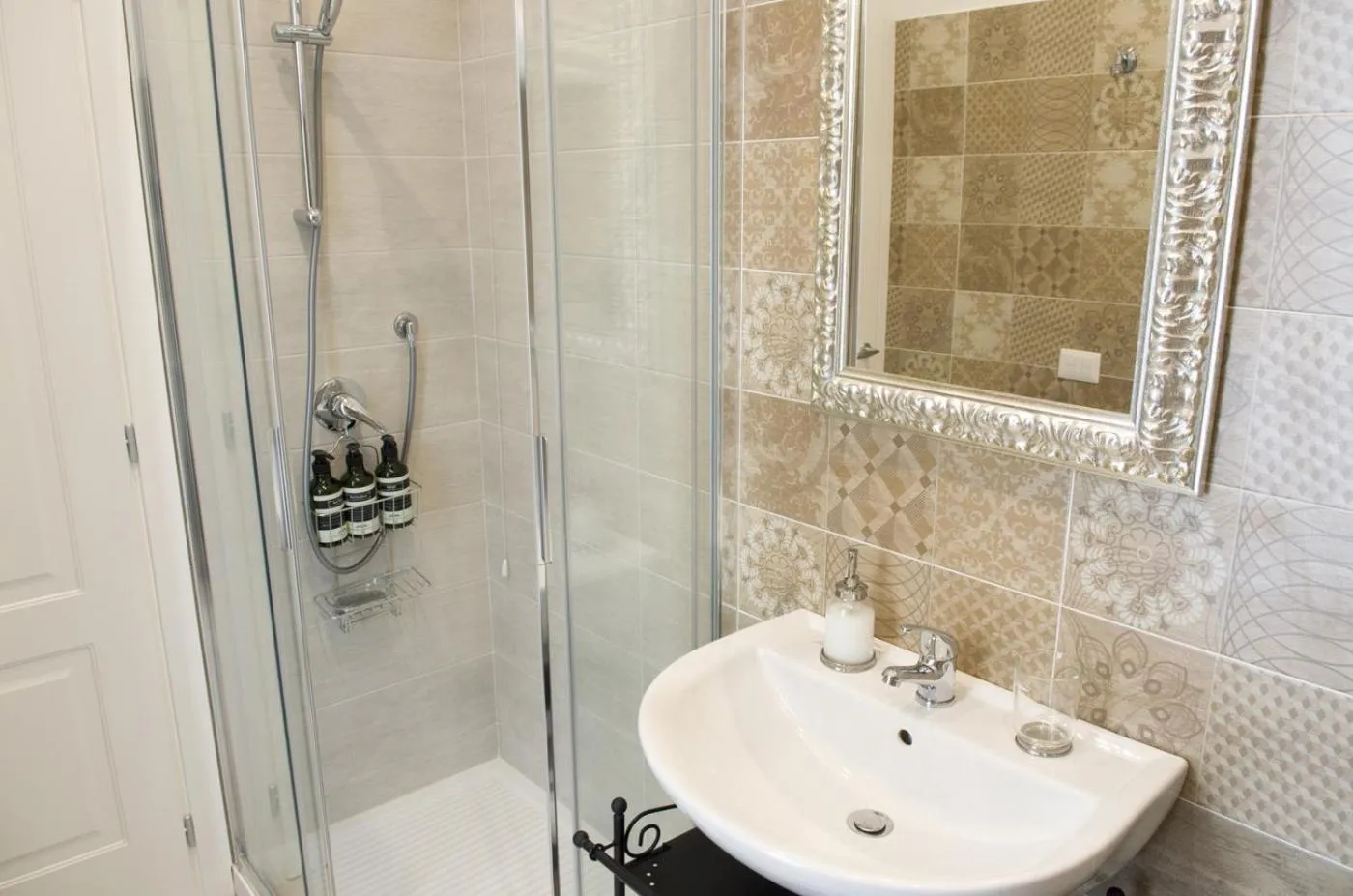 Shower in Palazzo Spasiano rooms - SORRENTO CENTER