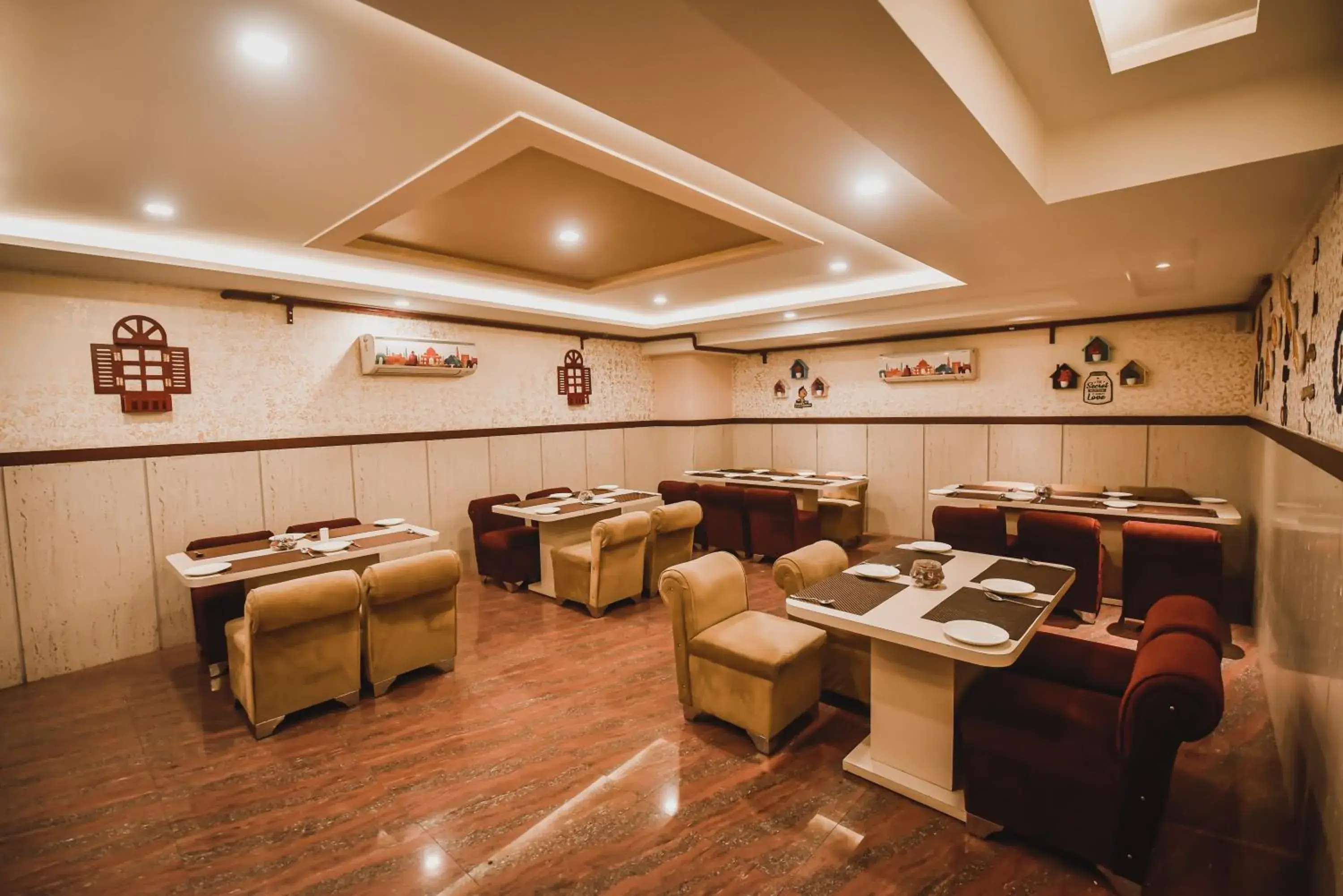Restaurant/places to eat in Konark Grand Hotel Restaurant/places to eat in Konark Grand Hotel