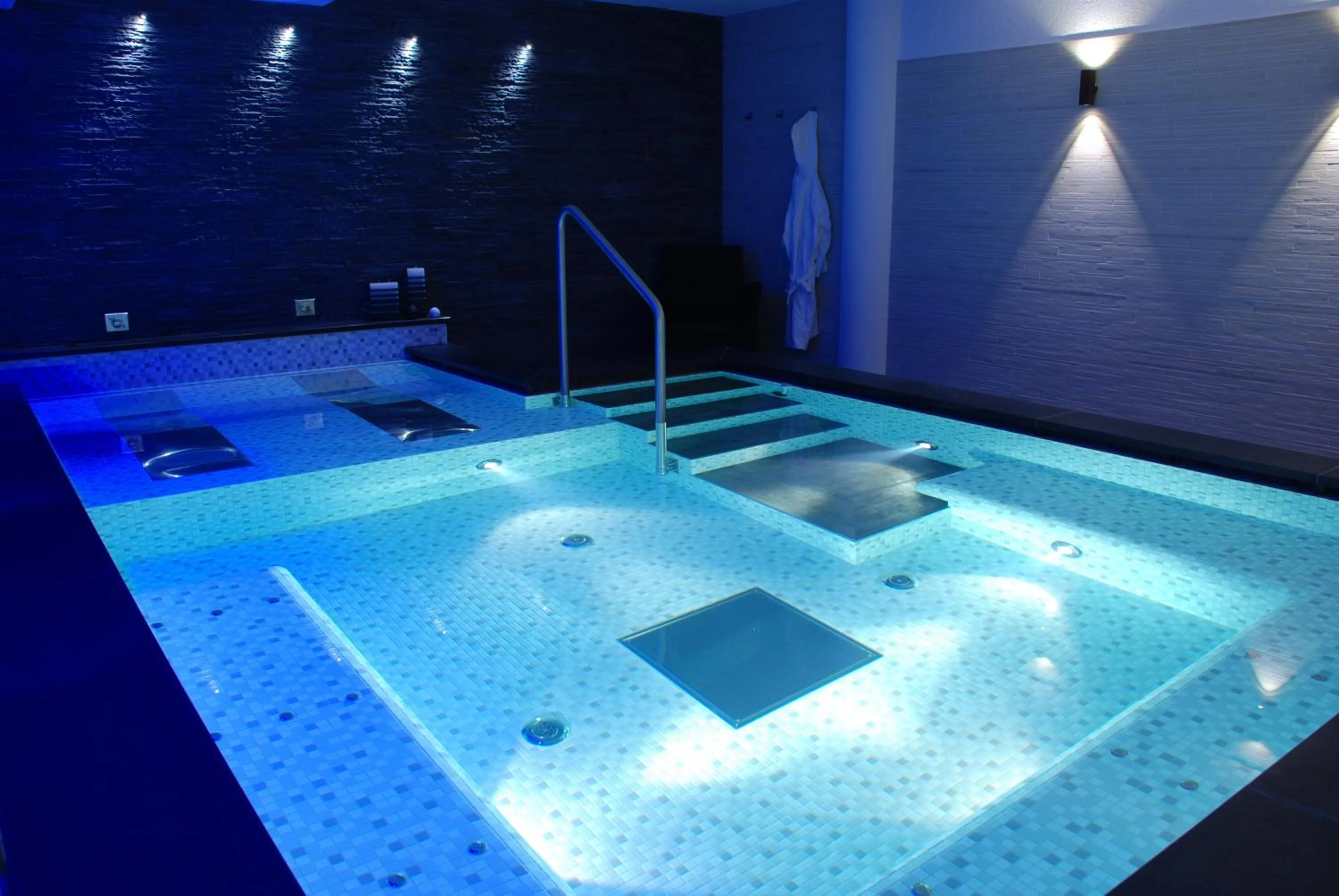 Hot Tub in Hotel Bella di Bosco