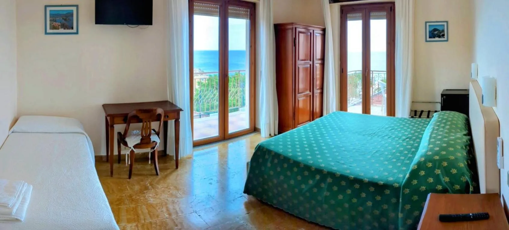 Bed in PARADISO Hotel Ristorante