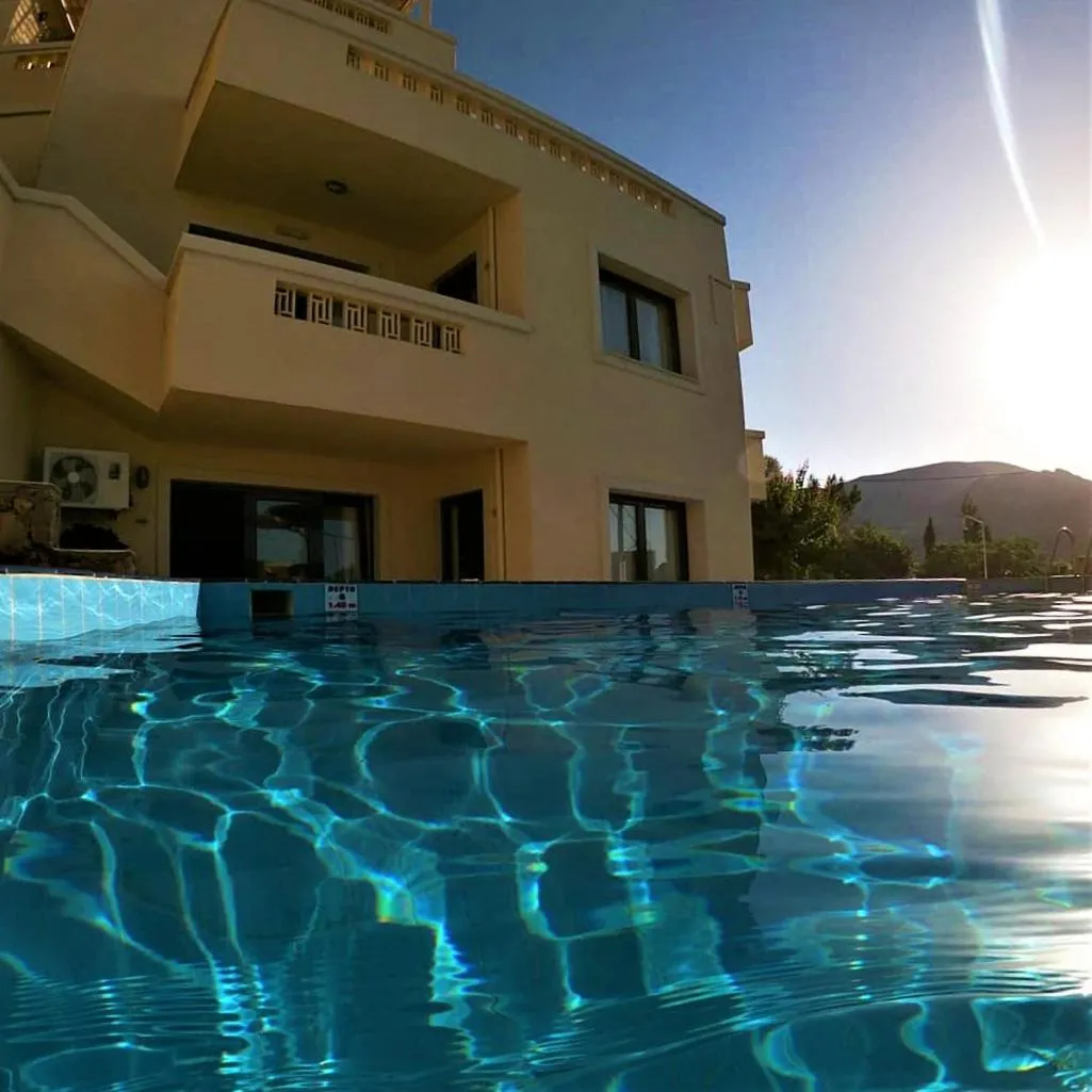 Swimming pool in Villiana Holiday Apartments