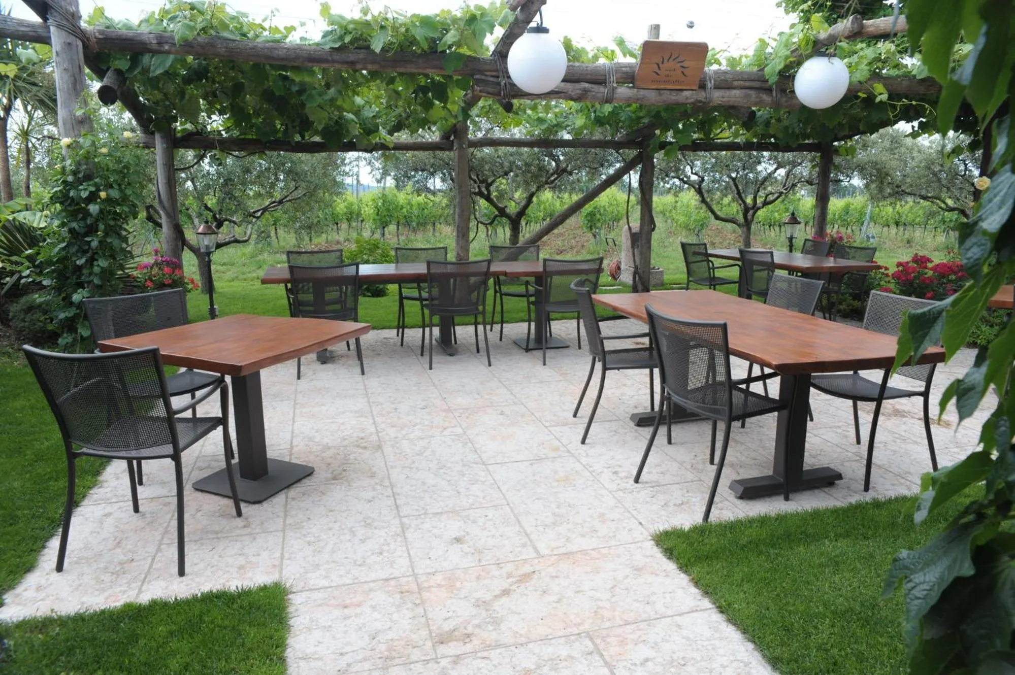 Restaurant/places to eat in Agriturismo Sol De Montalto