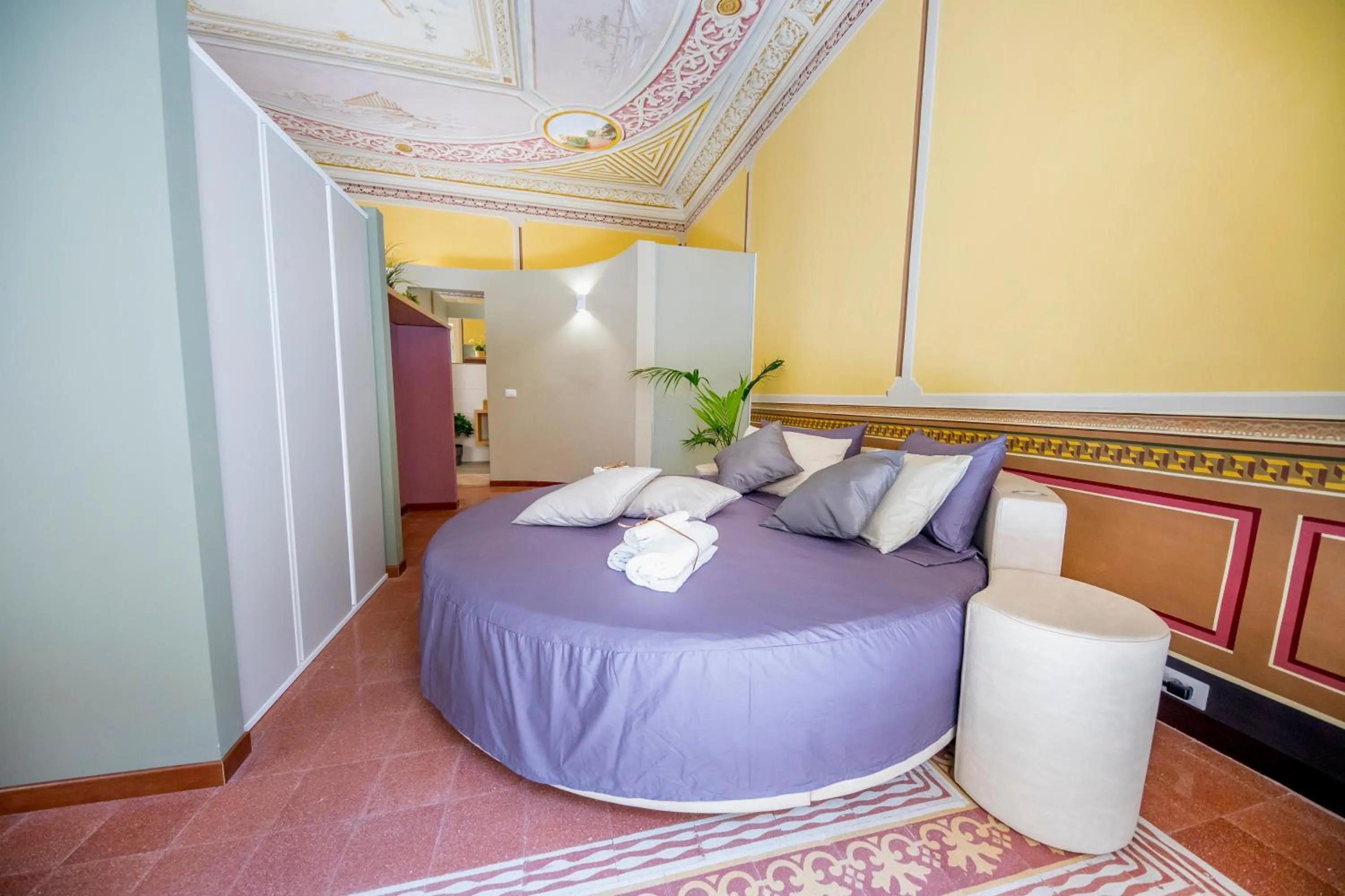 Photo of the whole room, Bed in Pepito palace