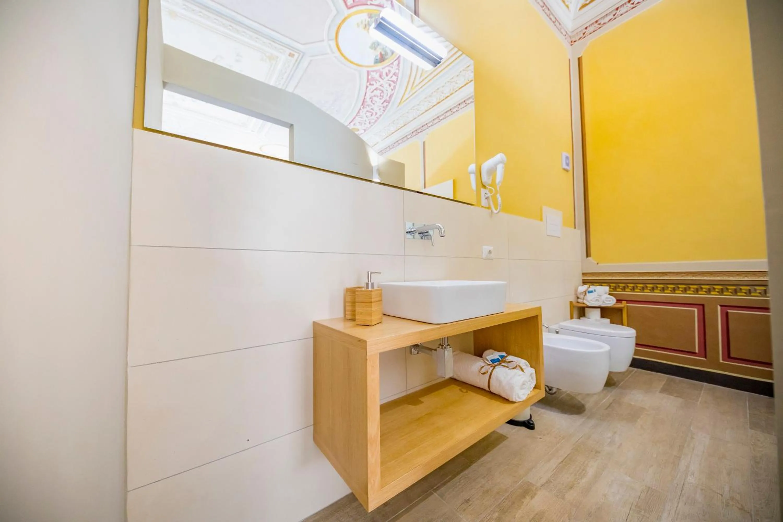 Bathroom in Pepito palace