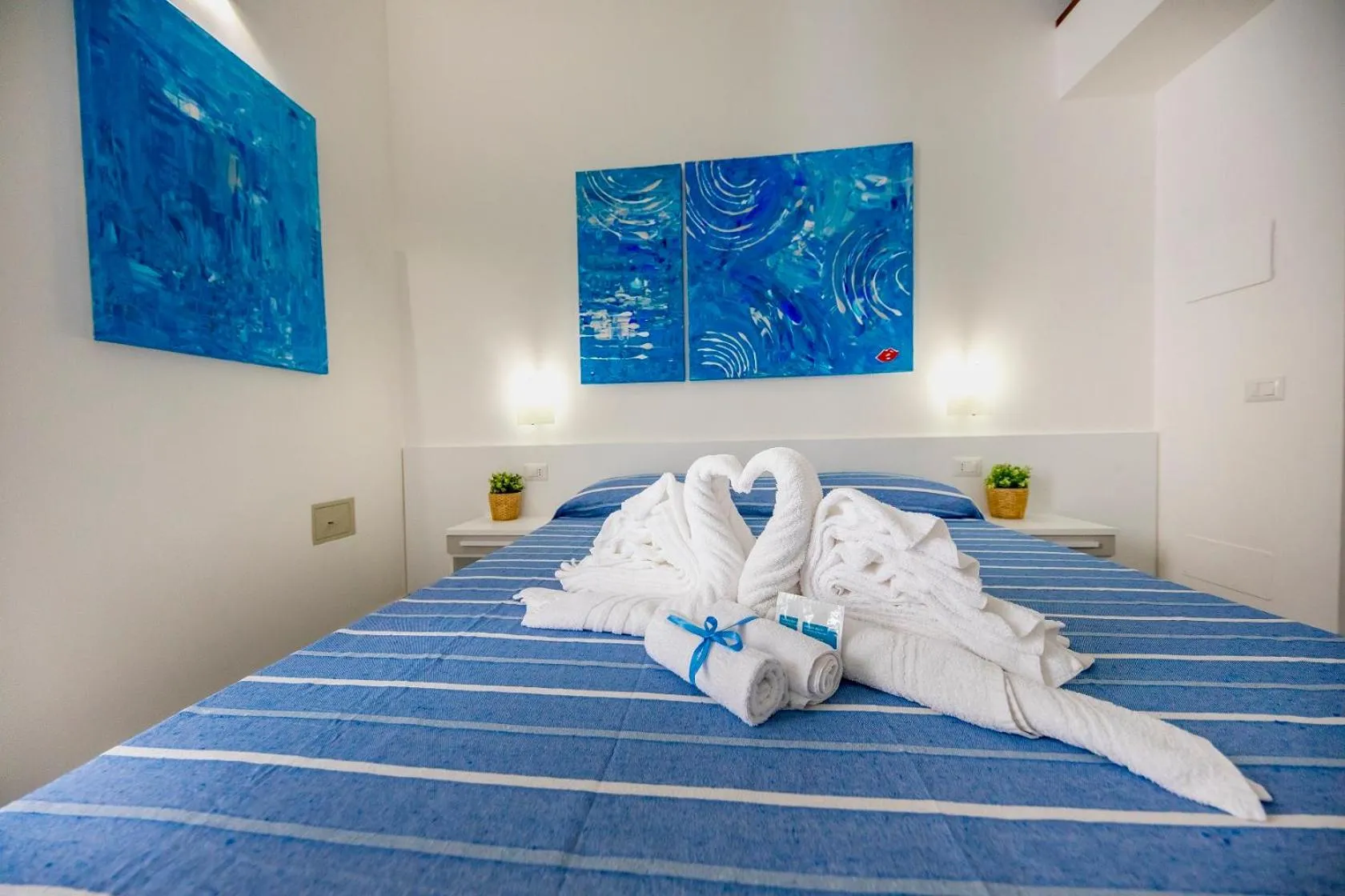 Photo of the whole room, Bed in Pepito palace