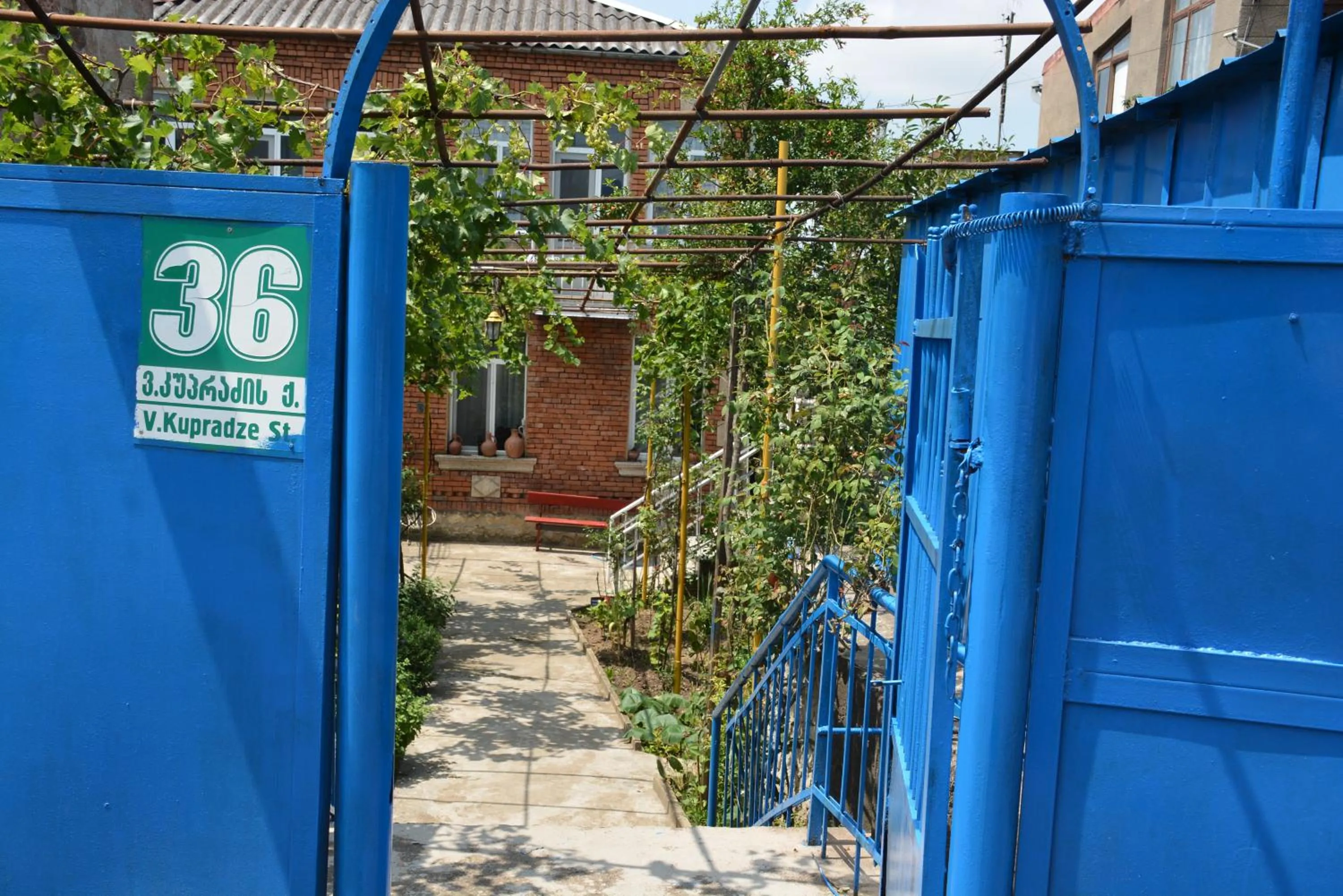 Facade/entrance in Friends House