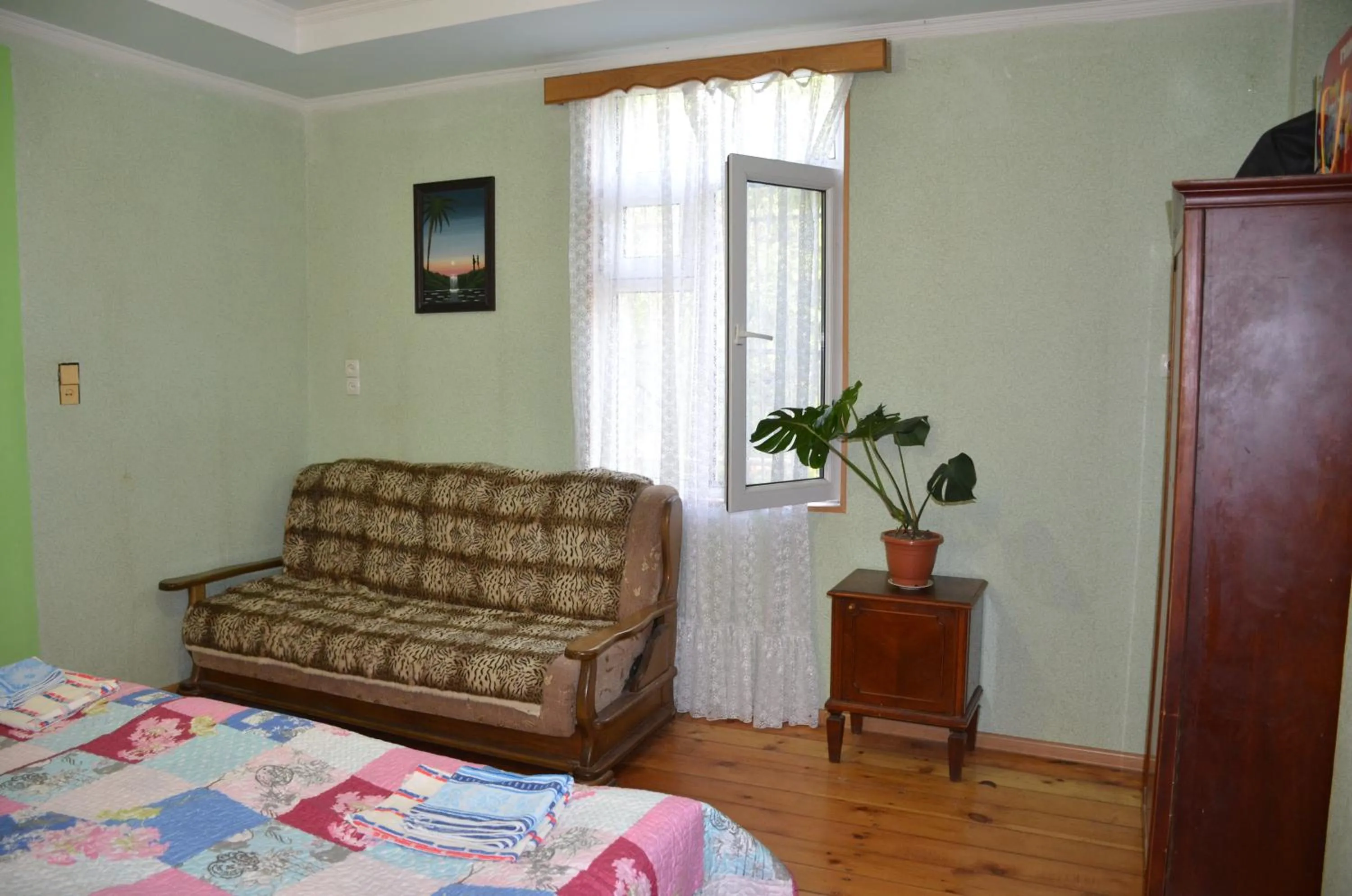 Photo of the whole room, Bed in Friends House