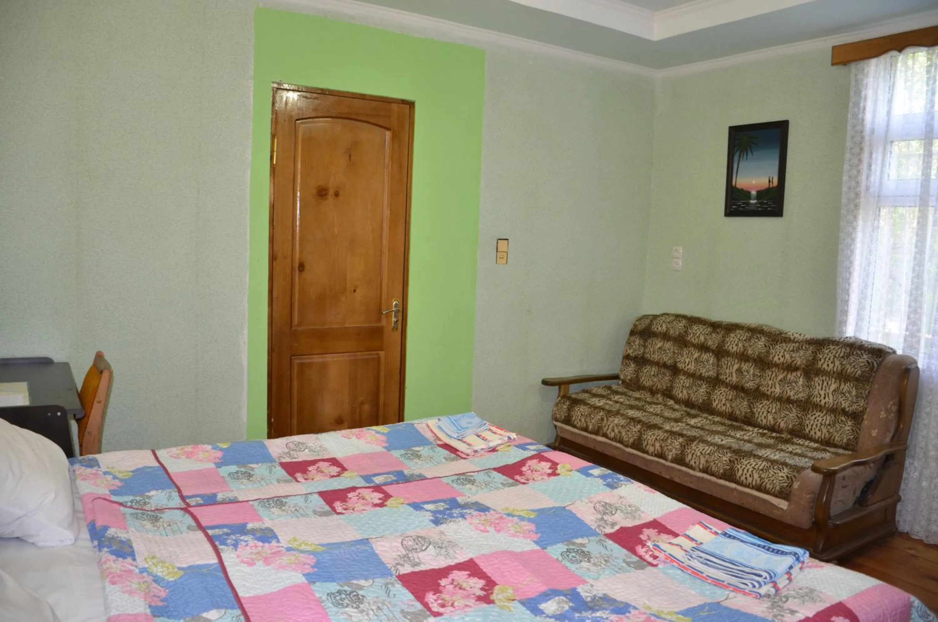 Photo of the whole room, Bed in Friends House