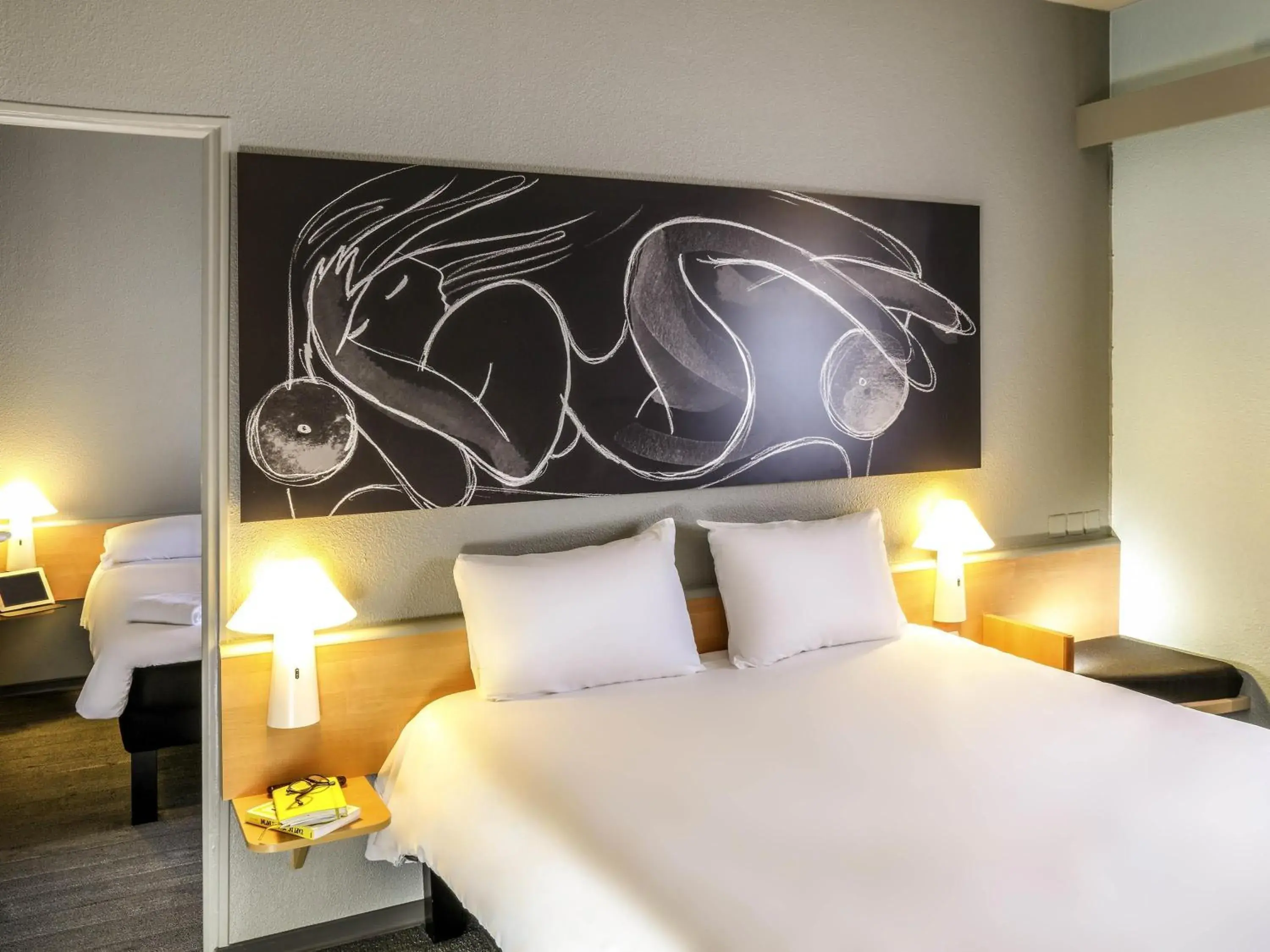 Property building, Bed in ibis Orange Sud Property building, Bed in ibis Orange Sud