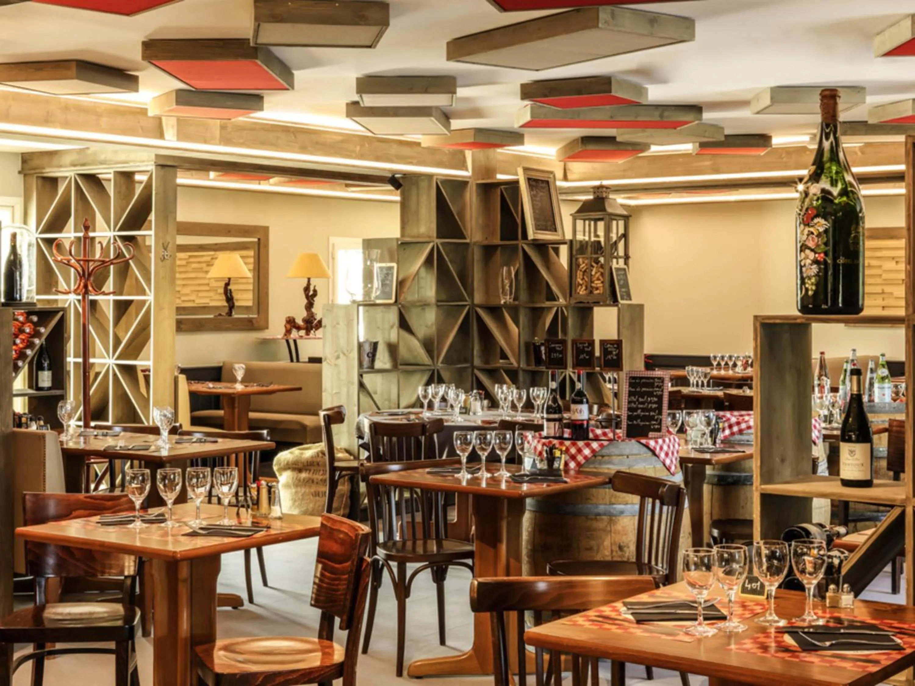 Restaurant/places to eat in ibis Orange Sud