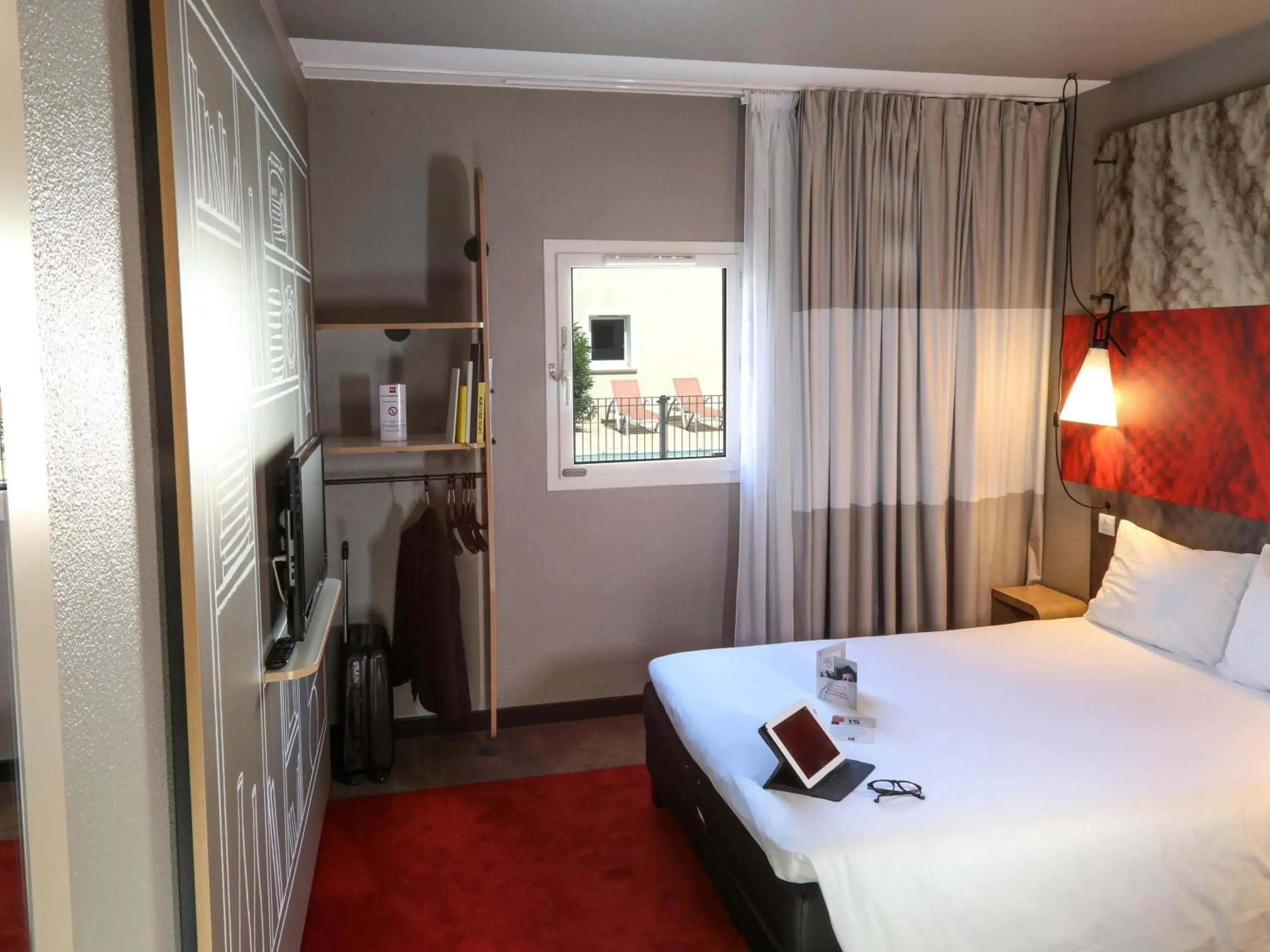 Bedroom, Bed in ibis Orange Sud Bedroom, Bed in ibis Orange Sud