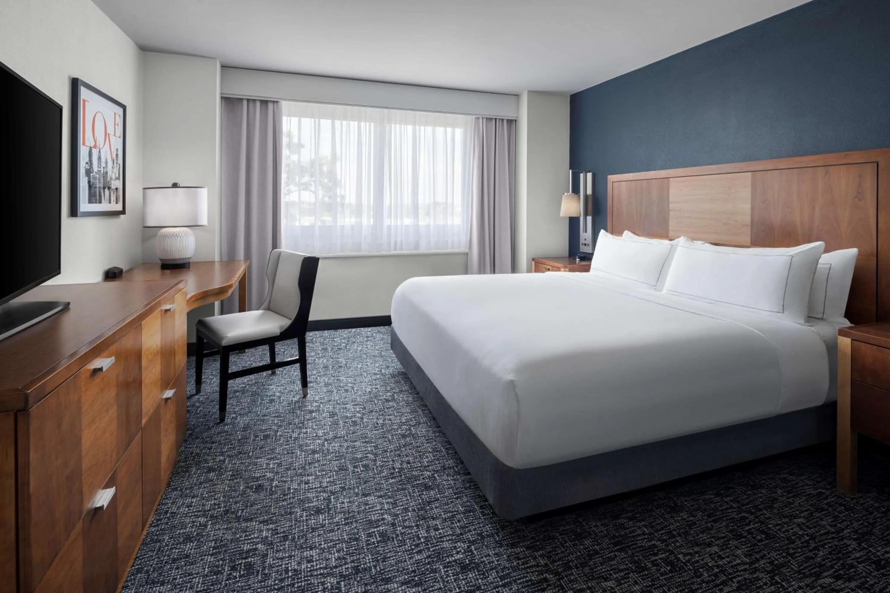 Bed in The Alloy, a DoubleTree by Hilton - Valley Forge